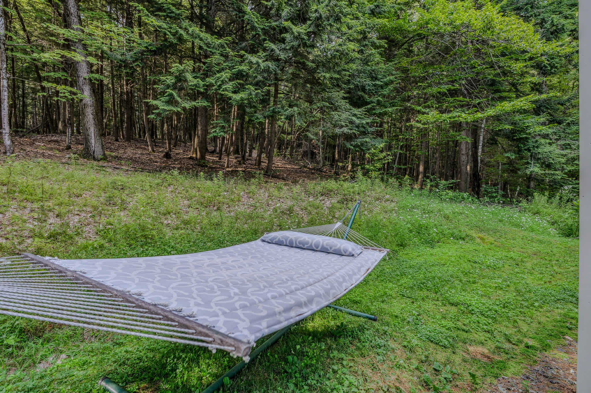 Acres & Views! Firepit, BBQ | Bayley Way Getaway