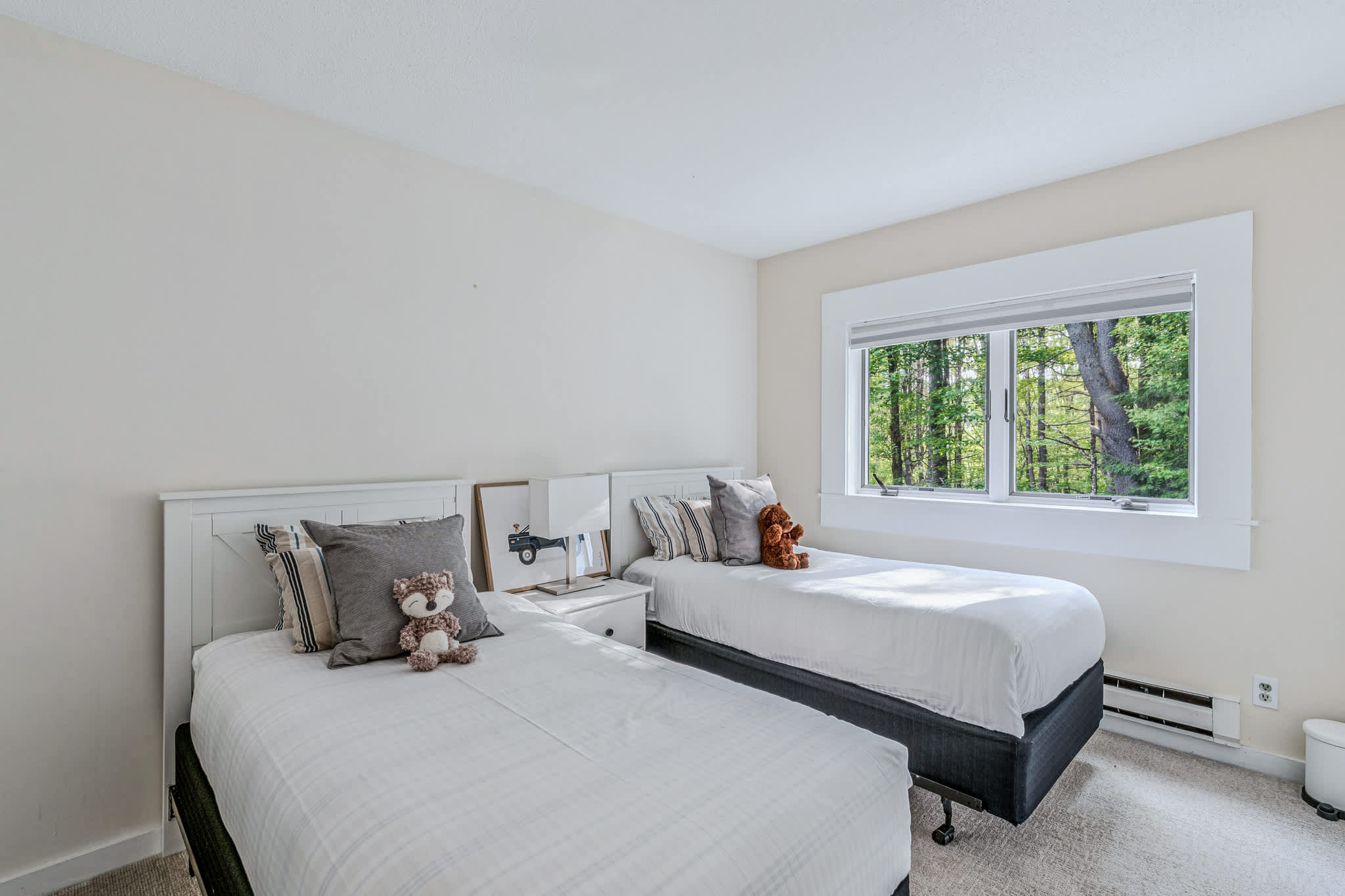 Acres & Views! Firepit, BBQ | Bayley Way Getaway