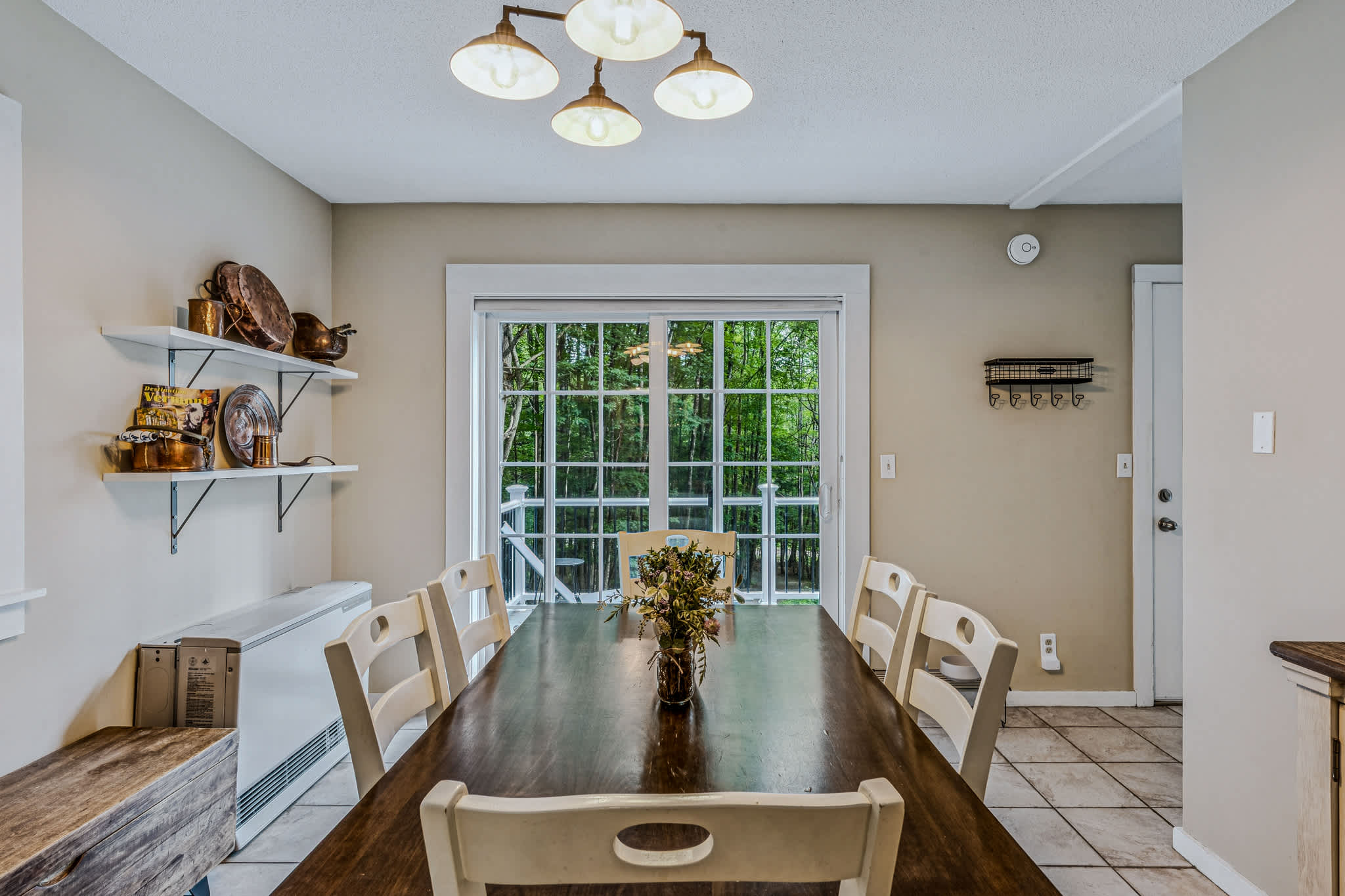 Acres & Views! Firepit, BBQ | Bayley Way Getaway
