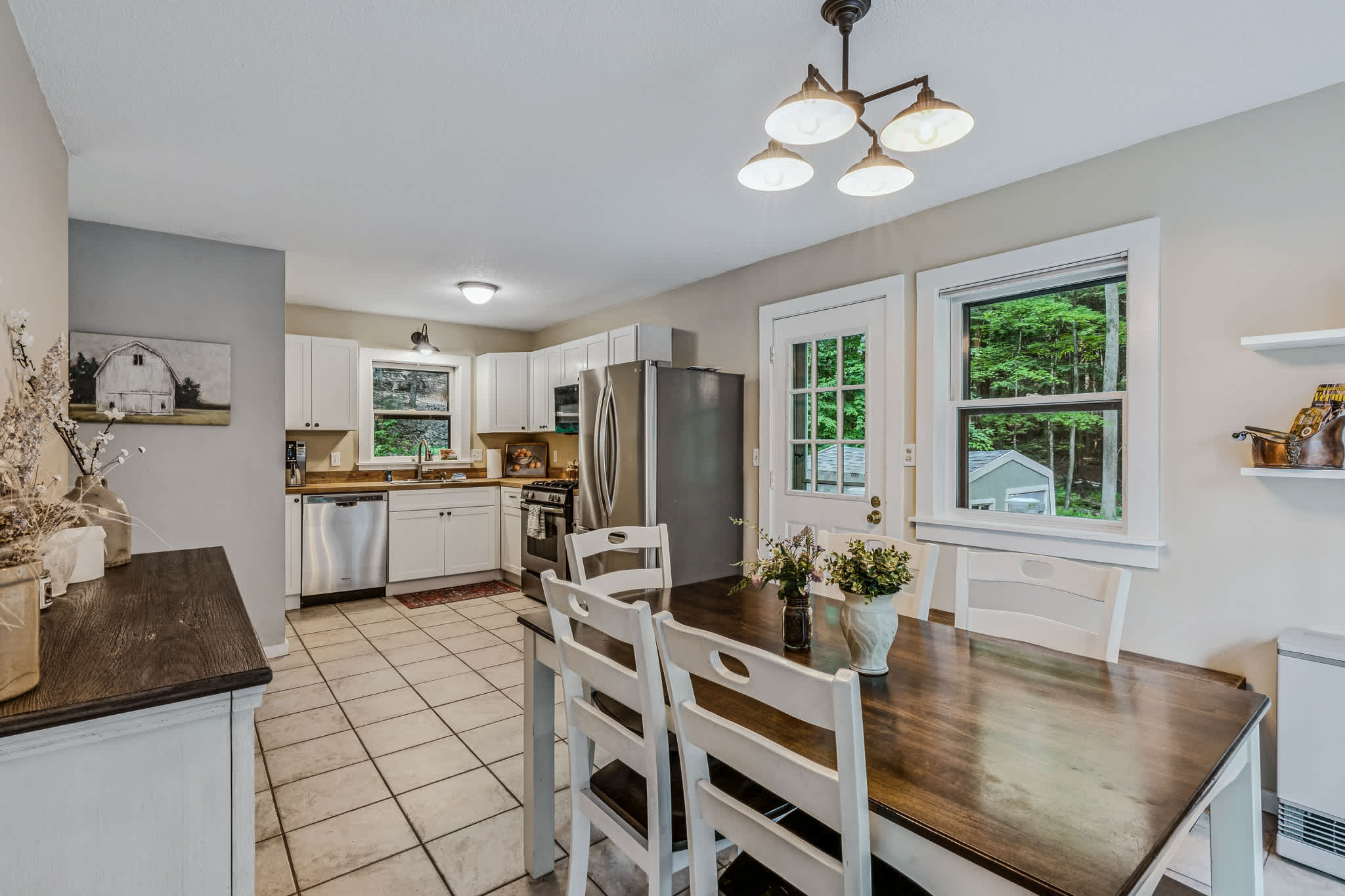 Acres & Views! Firepit, BBQ | Bayley Way Getaway