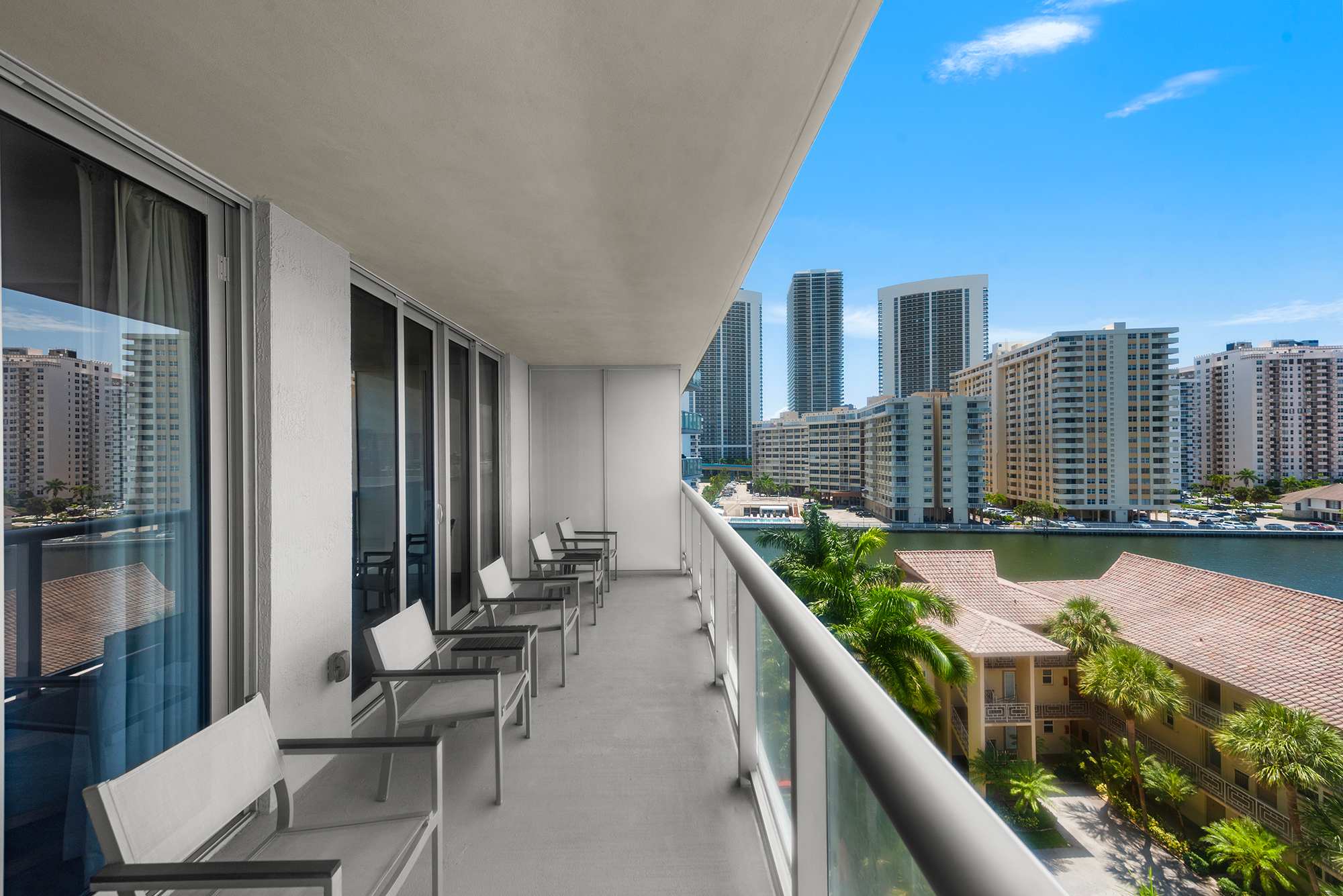 Sunlit Serenity - Beachside Services - 7th Floor 2