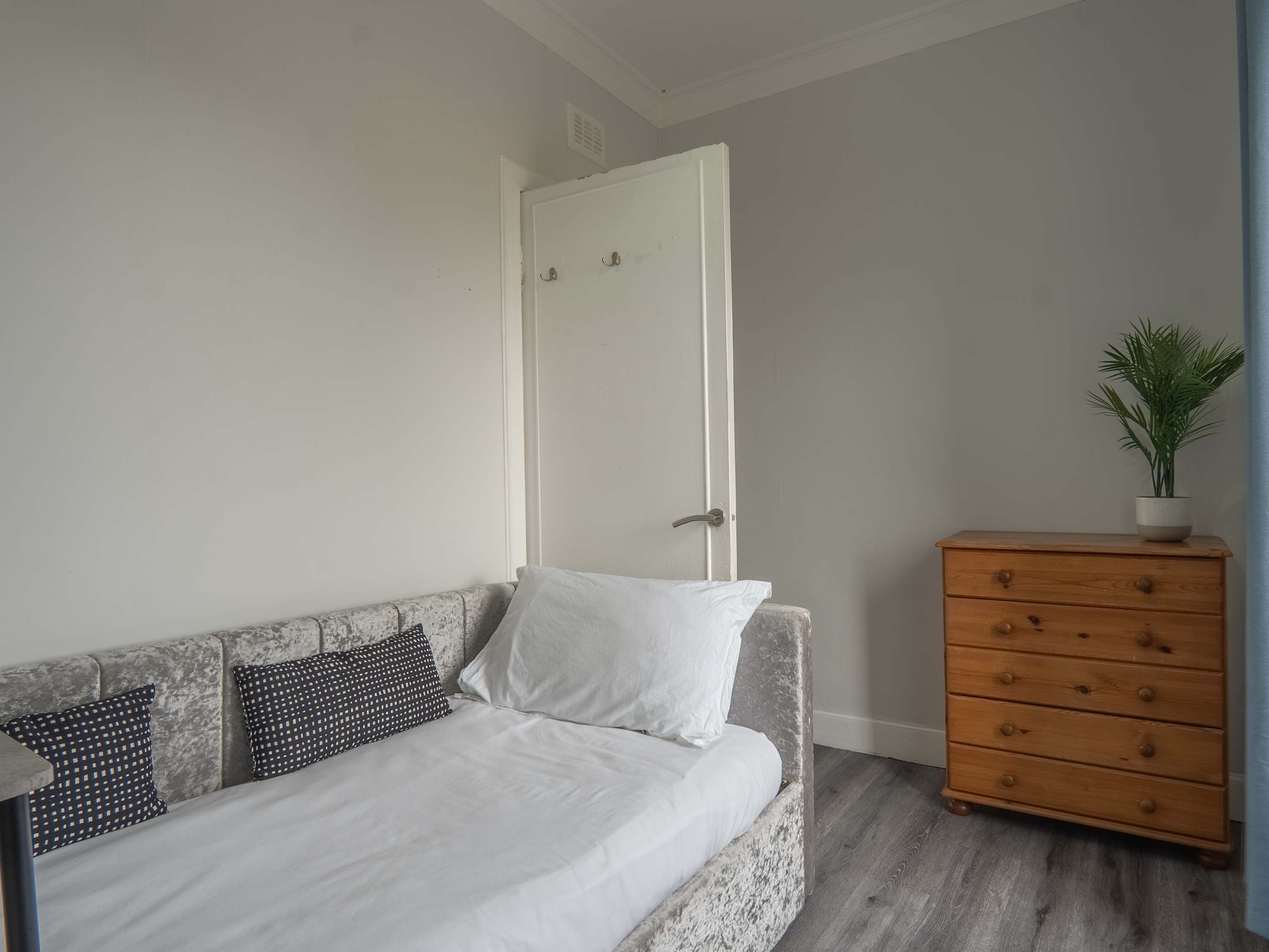 Ayr Coastal Apartment near Stadium, Free Parking in 4 Somerset Road KA8 9LY - Property image 22 - VivreStays