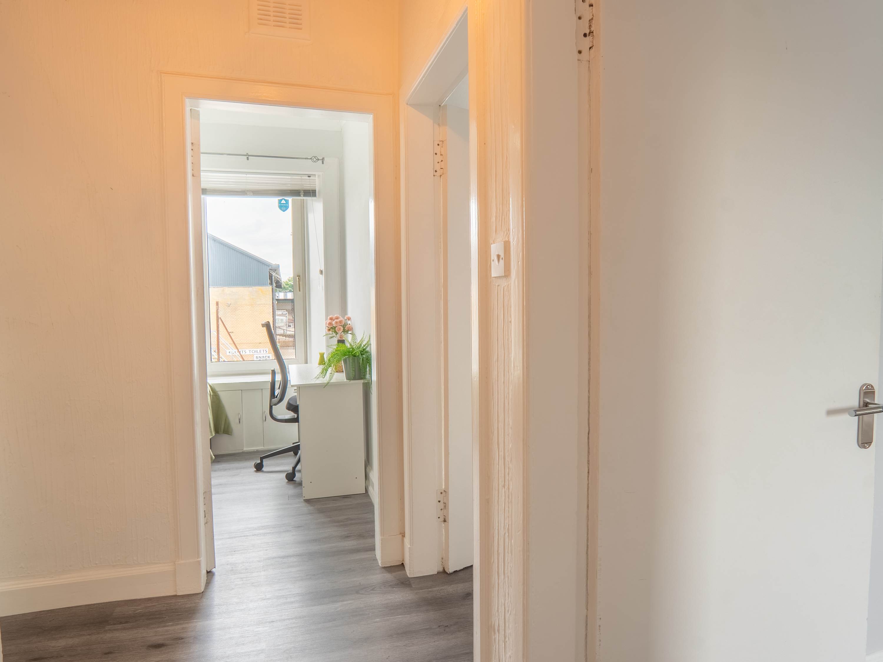 Ayr Coastal Apartment near Stadium, Free Parking in 4 Somerset Road KA8 9LY - Property image 25 - VivreStays