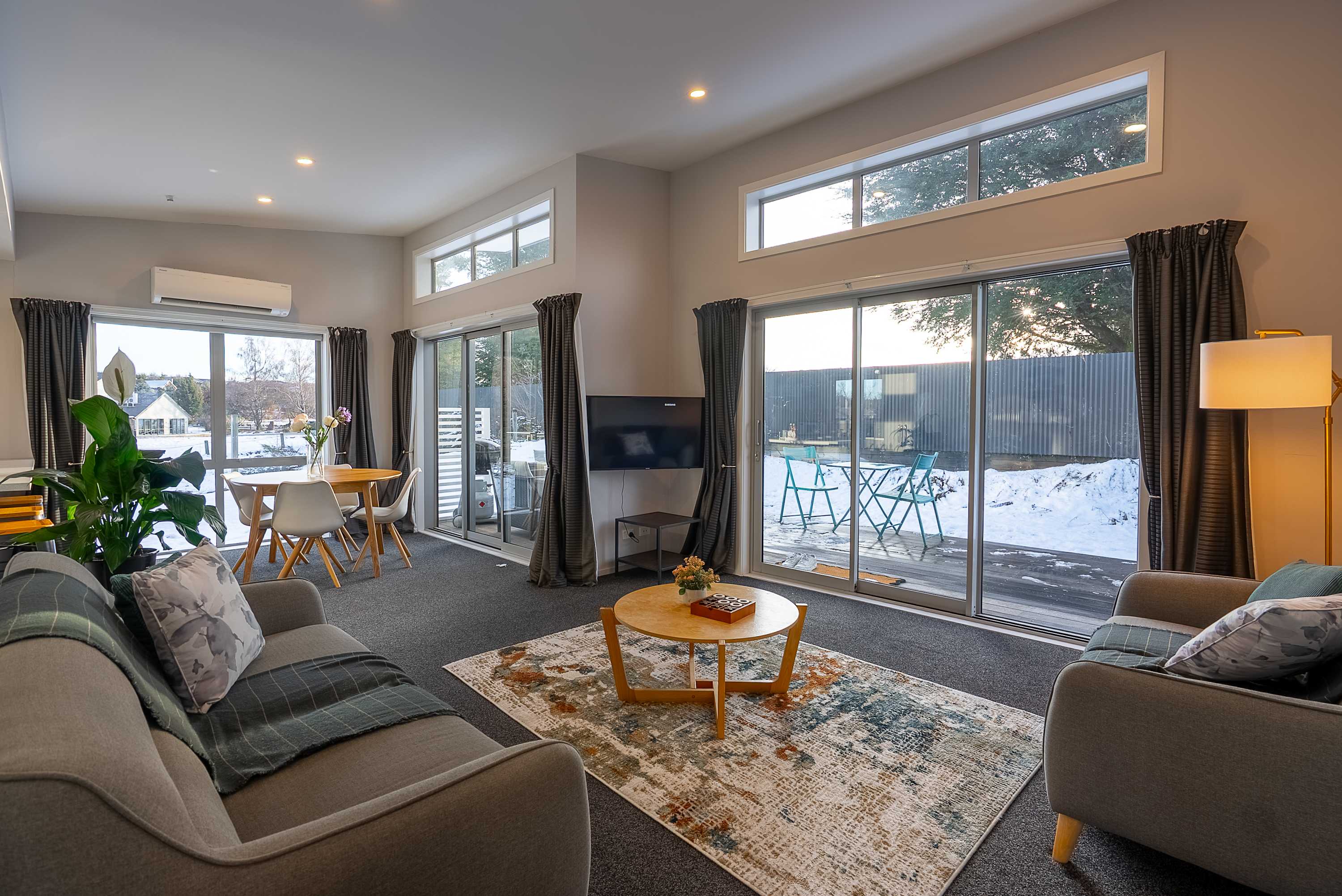 Capricorn – 2BR, Easy Drive to Dark Sky, Dining