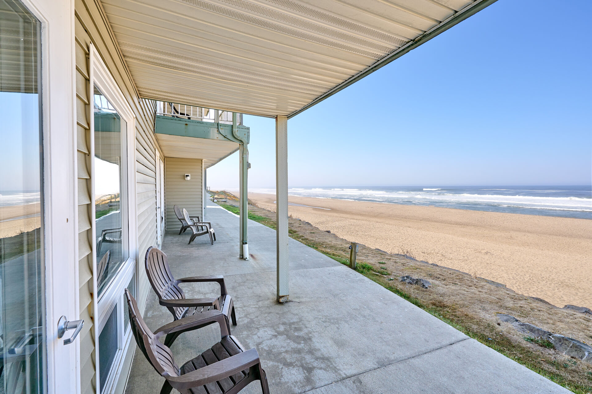 Beachfront Condo - Ground Floor - Ocean Views - Pool & Hot Tub! 3