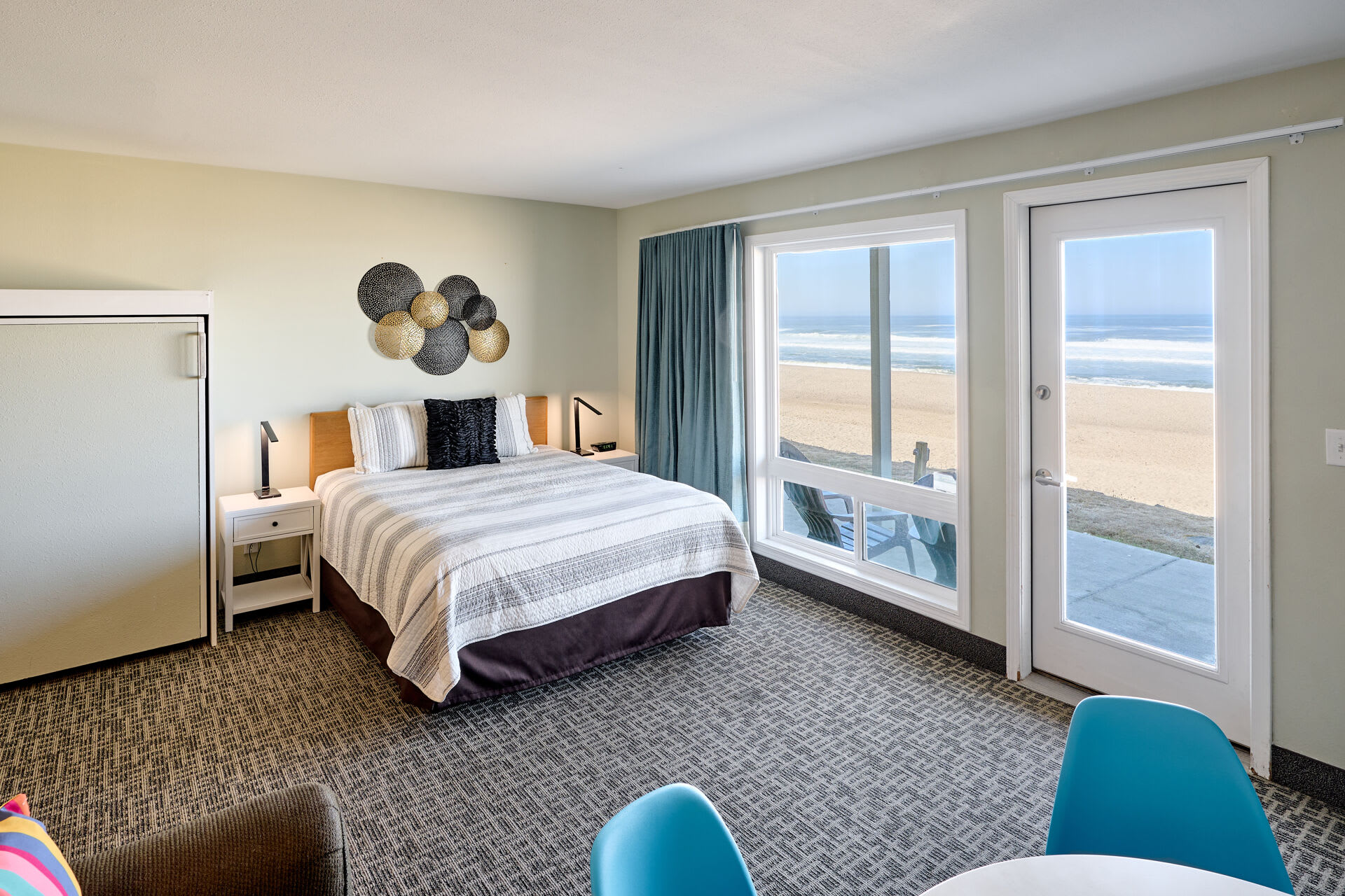 Beachfront Condo - Ground Floor - Ocean Views - Pool & Hot Tub! 2