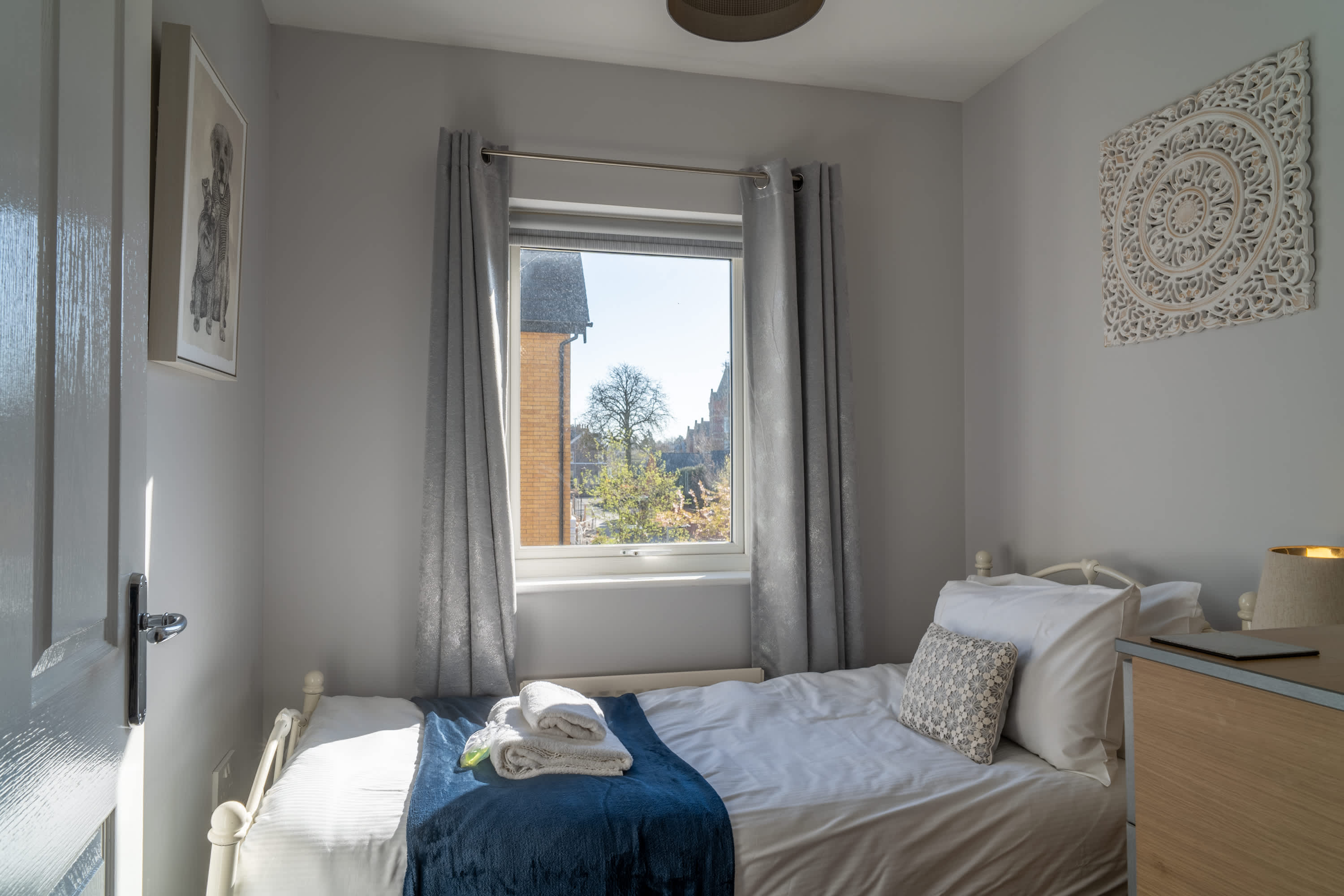 View Blue Bridge View - River View & Free Parking in 8 William Court YO10 4NL Blue Bridge View - River View & Free Parking in 8 William Court YO10 4NL - Property image 9 - VivreStays