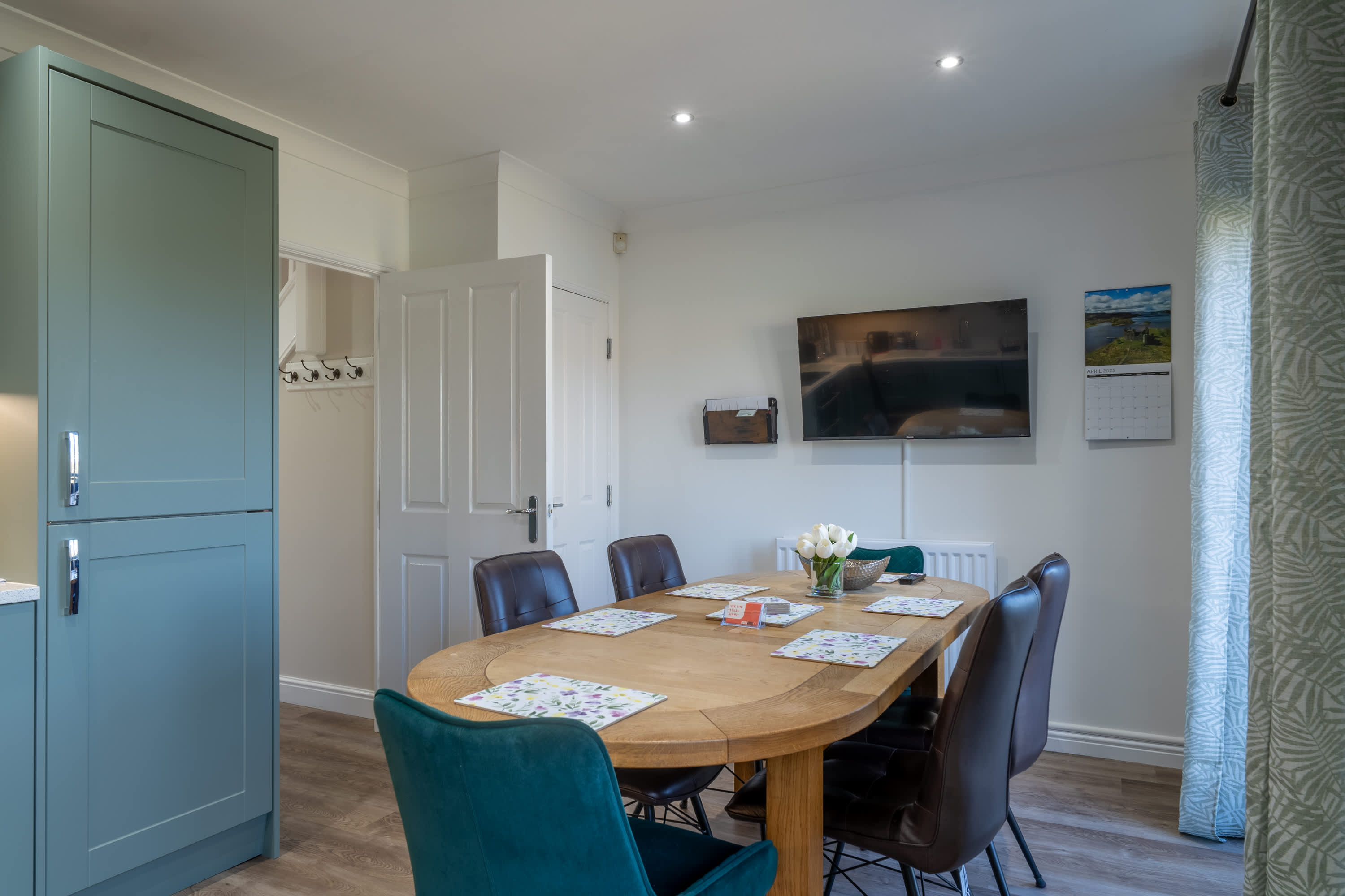 View Blue Bridge View - River View & Free Parking in 8 William Court YO10 4NL Blue Bridge View - River View & Free Parking in 8 William Court YO10 4NL - Property image 10 - VivreStays