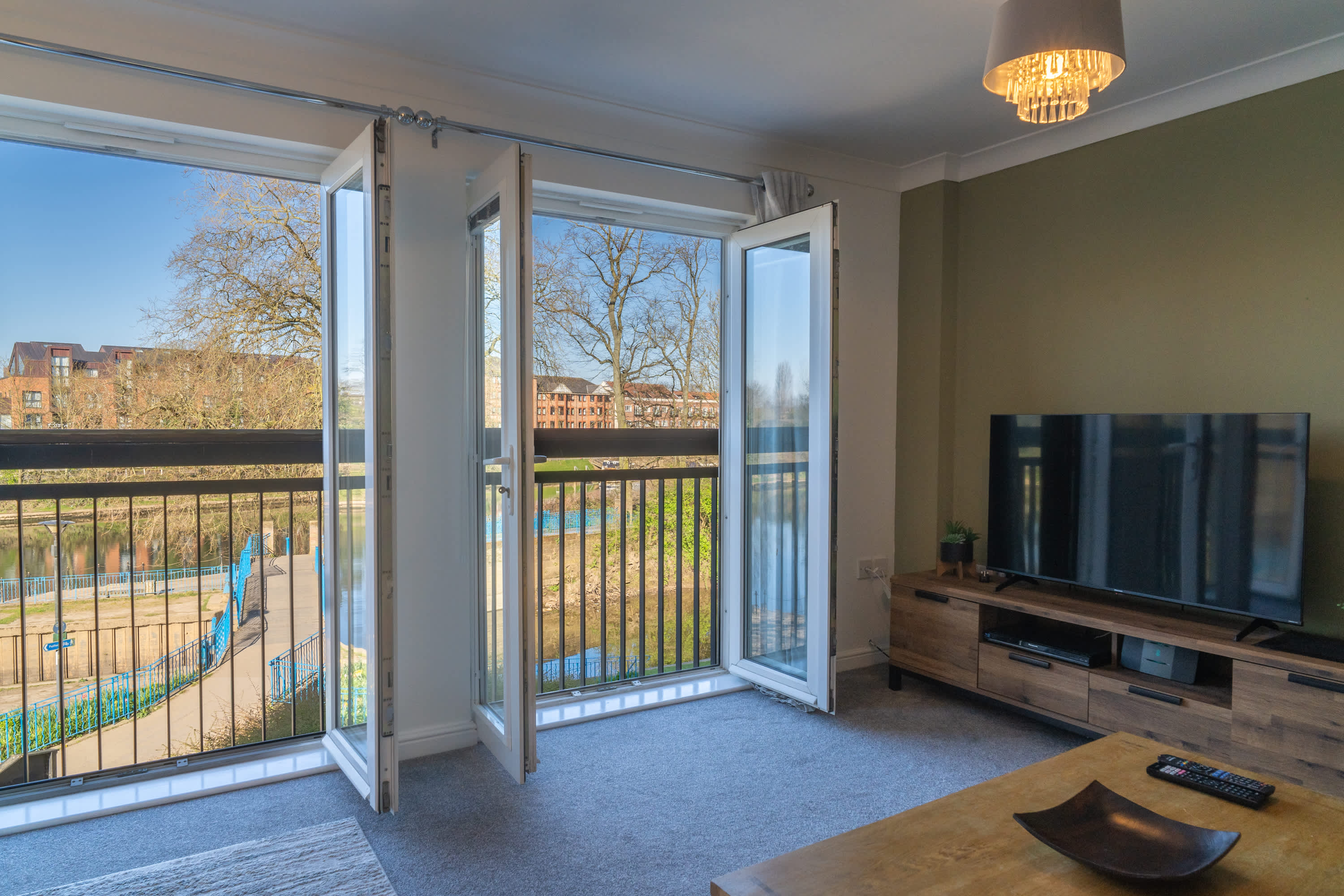 View Blue Bridge View - River View & Free Parking in 8 William Court YO10 4NL Blue Bridge View - River View & Free Parking in 8 William Court YO10 4NL - Property image 4 - VivreStays