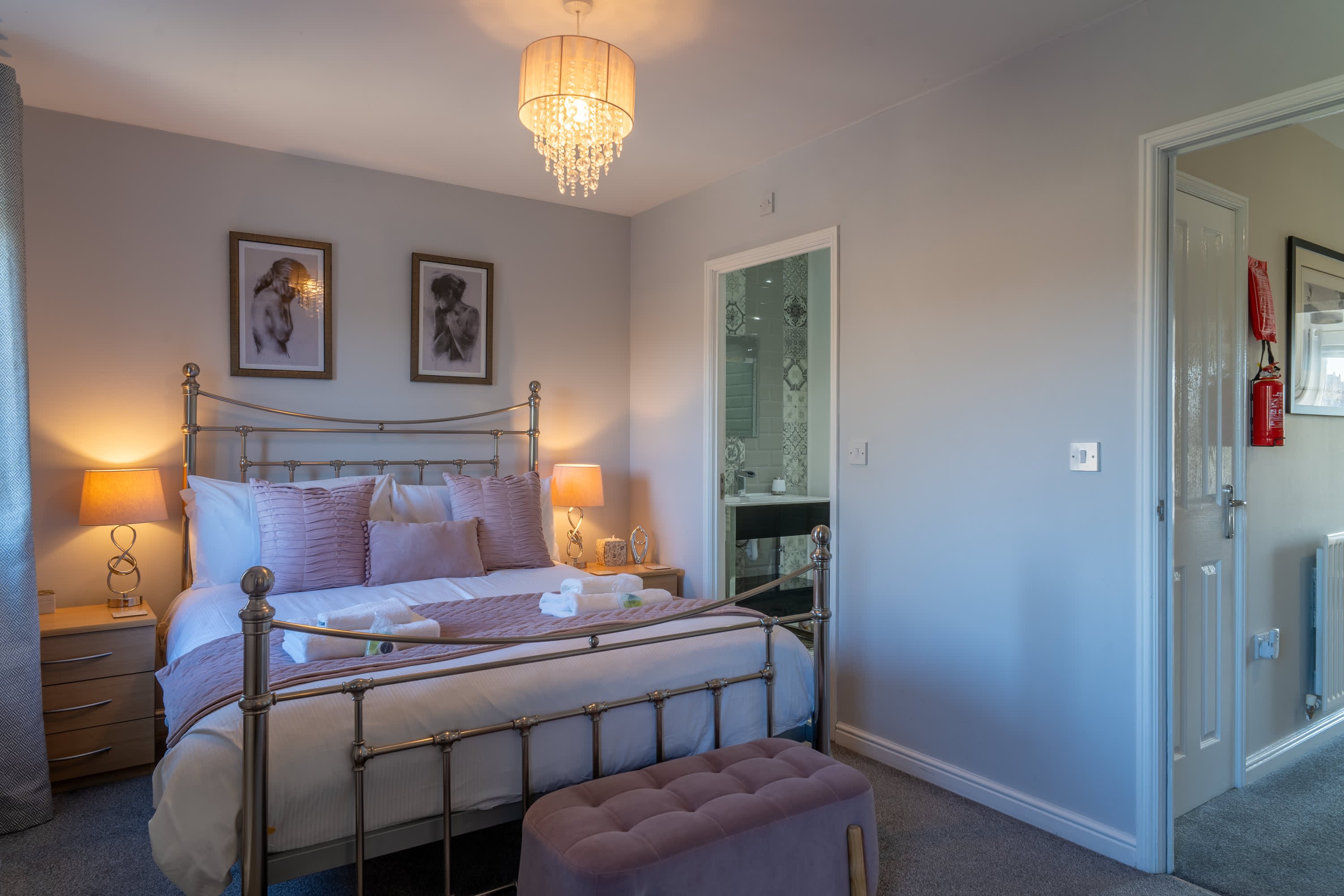 View Blue Bridge View - River View & Free Parking in 8 William Court YO10 4NL Blue Bridge View - River View & Free Parking in 8 William Court YO10 4NL - Property image 2 - VivreStays