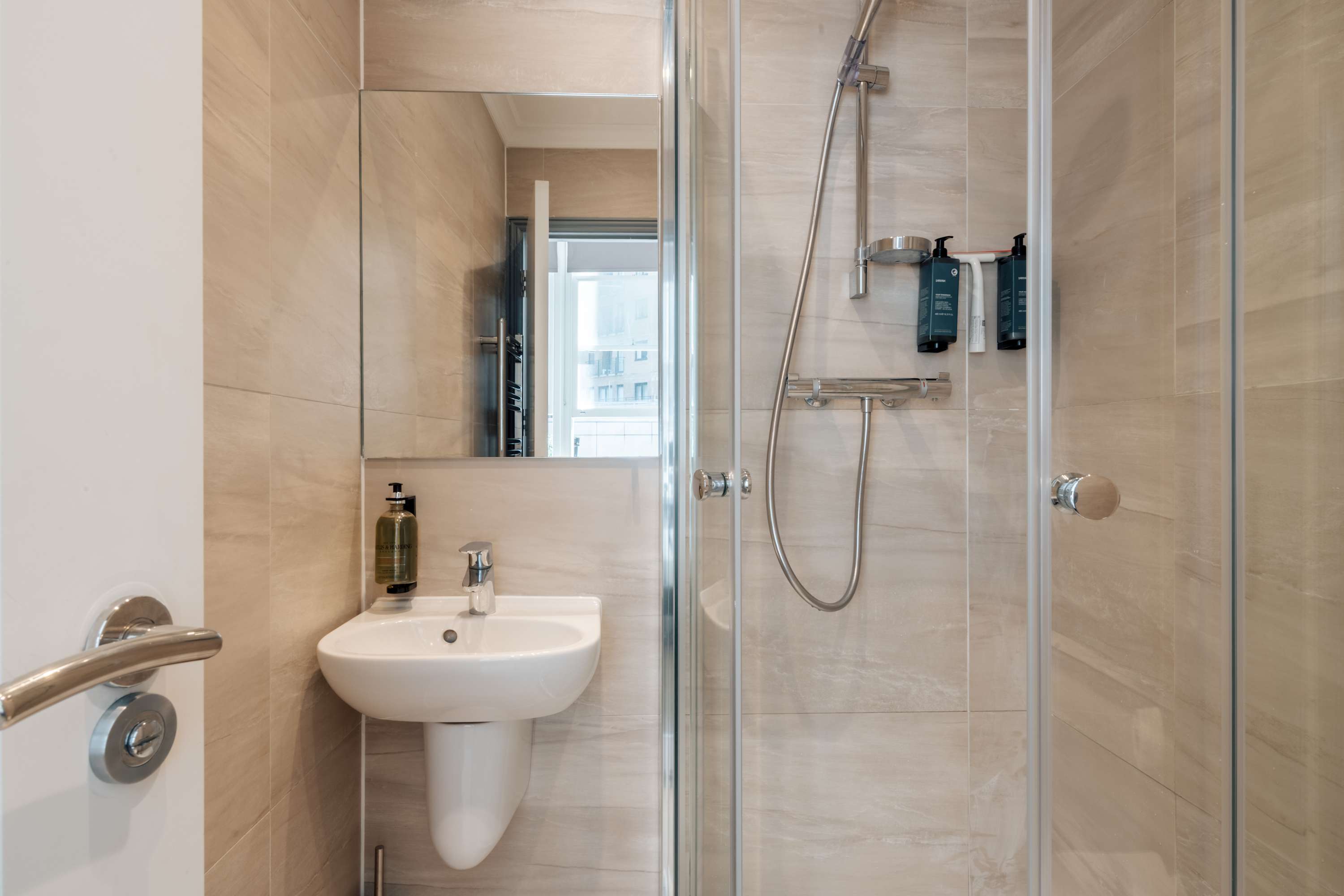 Royal Vibes in Kensington in Emperor's Gate 28 SW7 4HS - Property image 15 - VivreStays