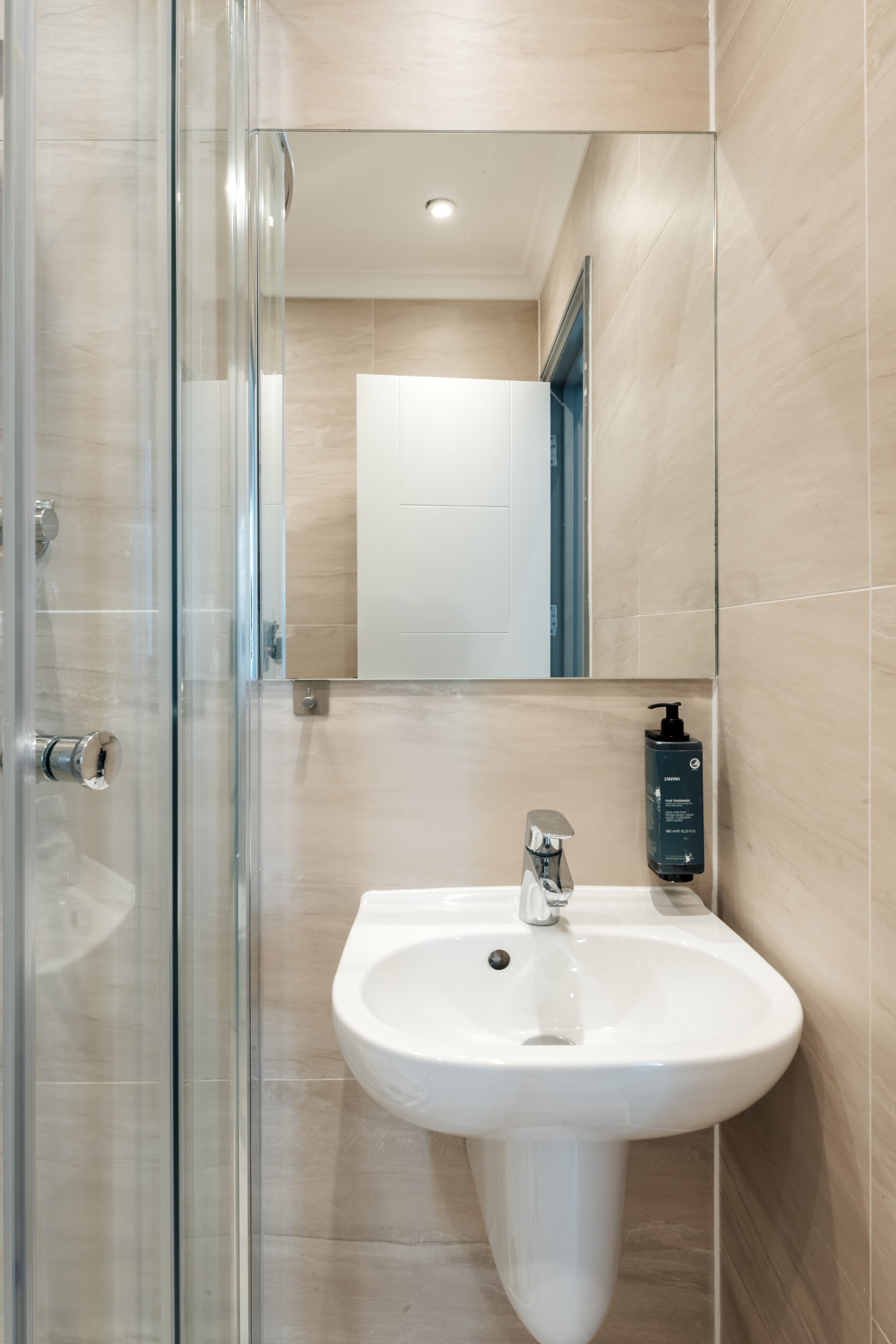 Royal Vibes in Kensington in Emperor's Gate 28 SW7 4HS - Property image 24 - VivreStays