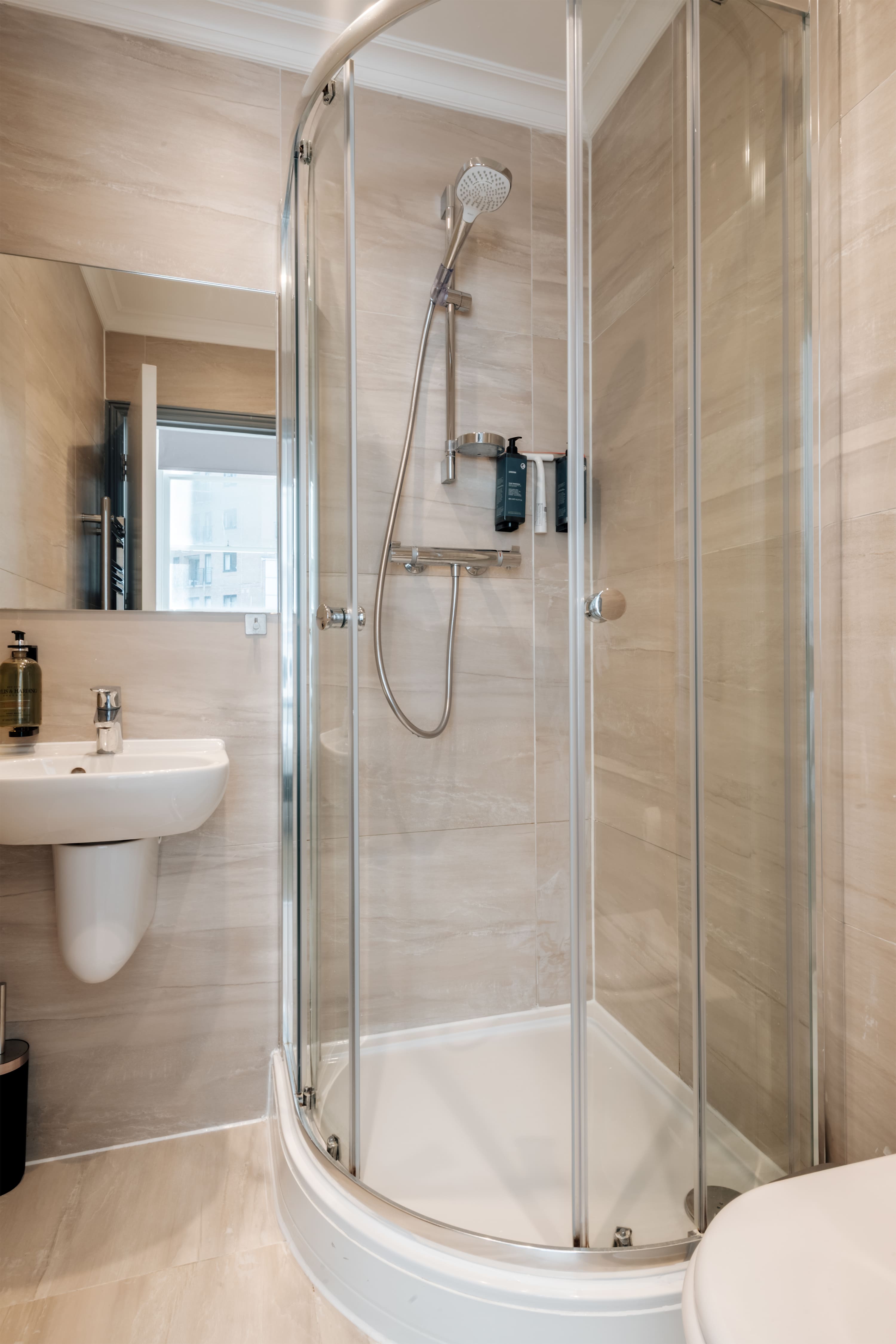Royal Vibes in Kensington in Emperor's Gate 28 SW7 4HS - Property image 33 - VivreStays