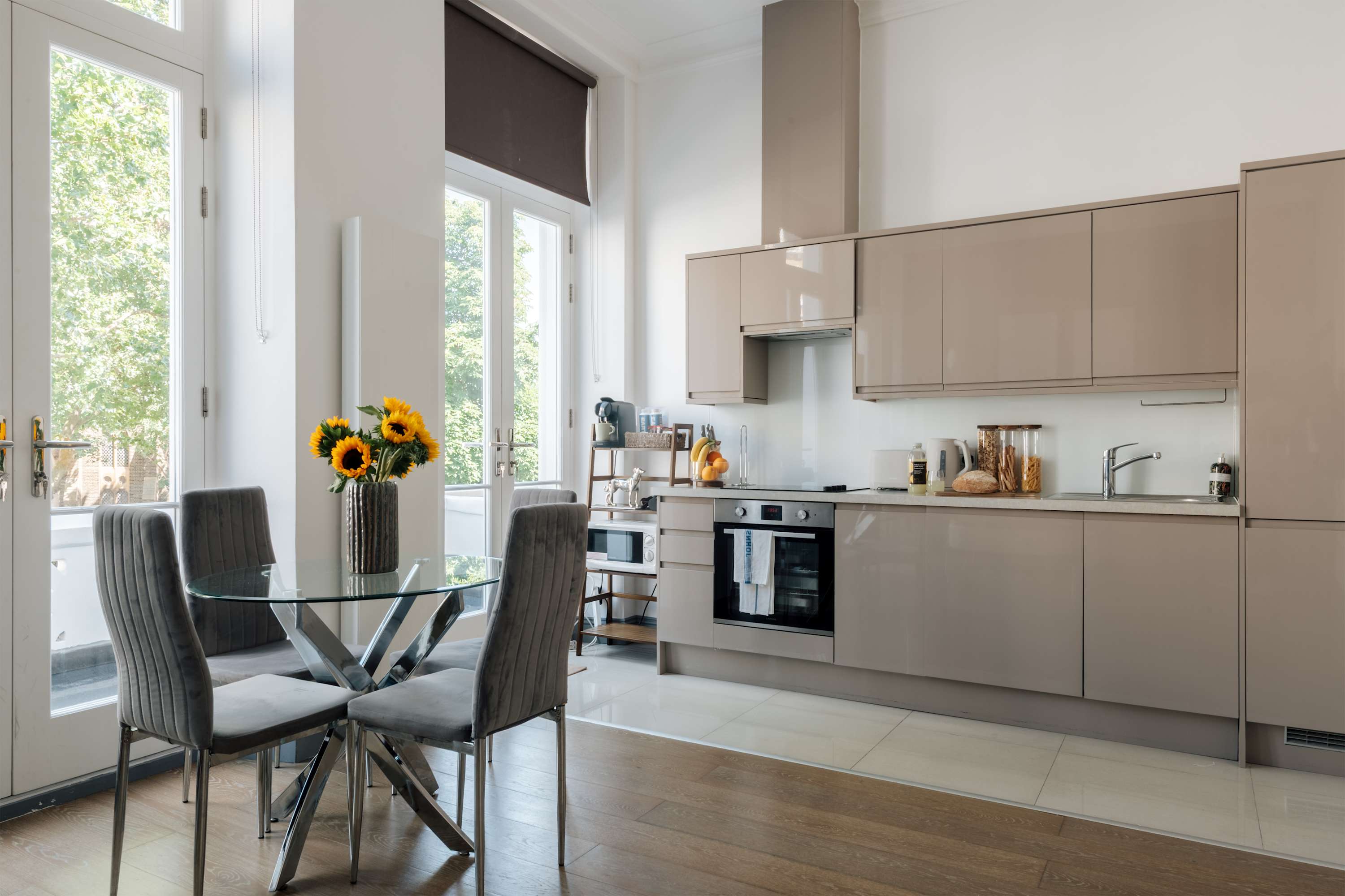 Royal Vibes in Kensington in Emperor's Gate 28 SW7 4HS - Property image 11 - VivreStays