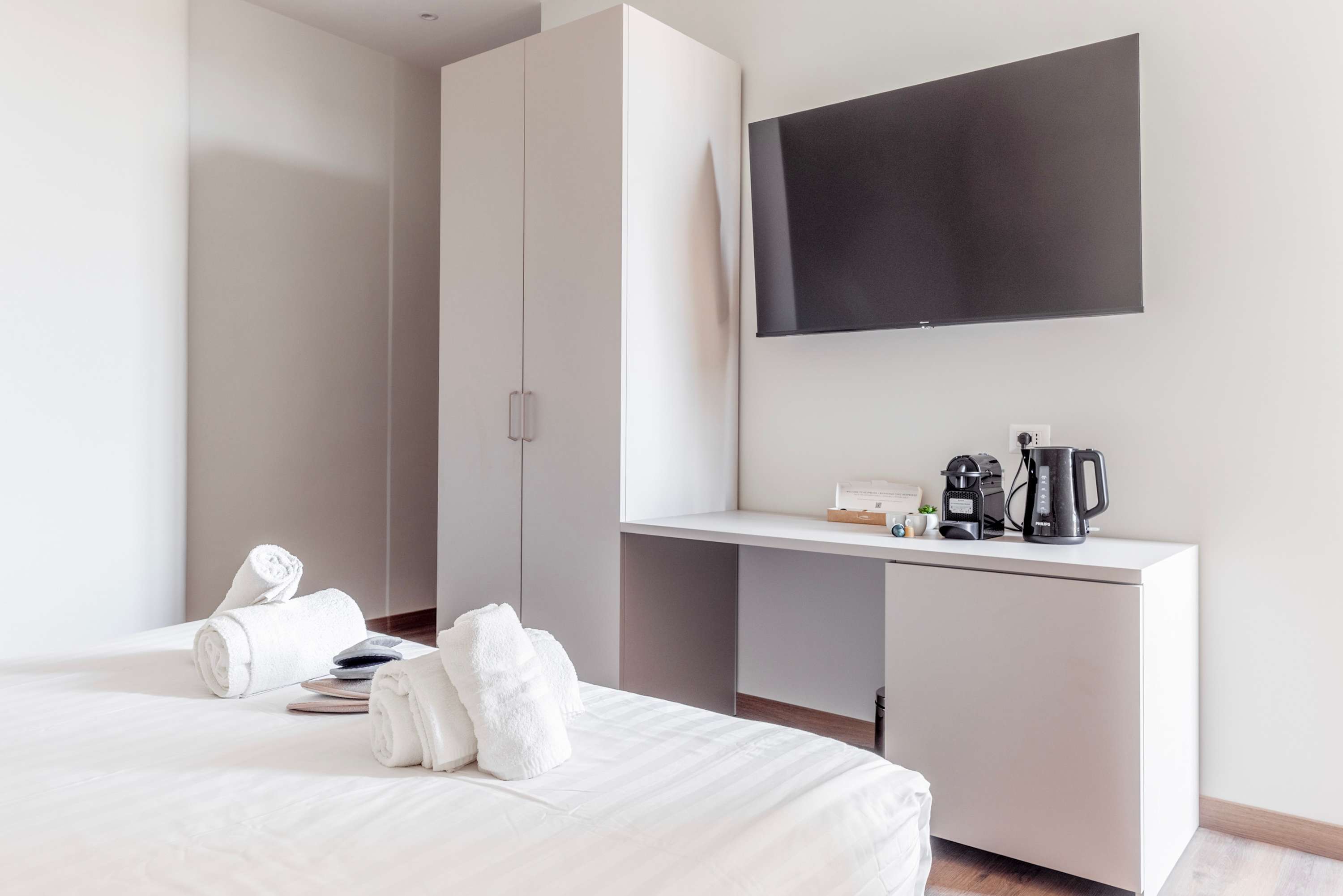 Luxury King Suite - Vatican Walls and Pertusa Tower View by Quinto Piano — Roma, Lazio — vacation rental