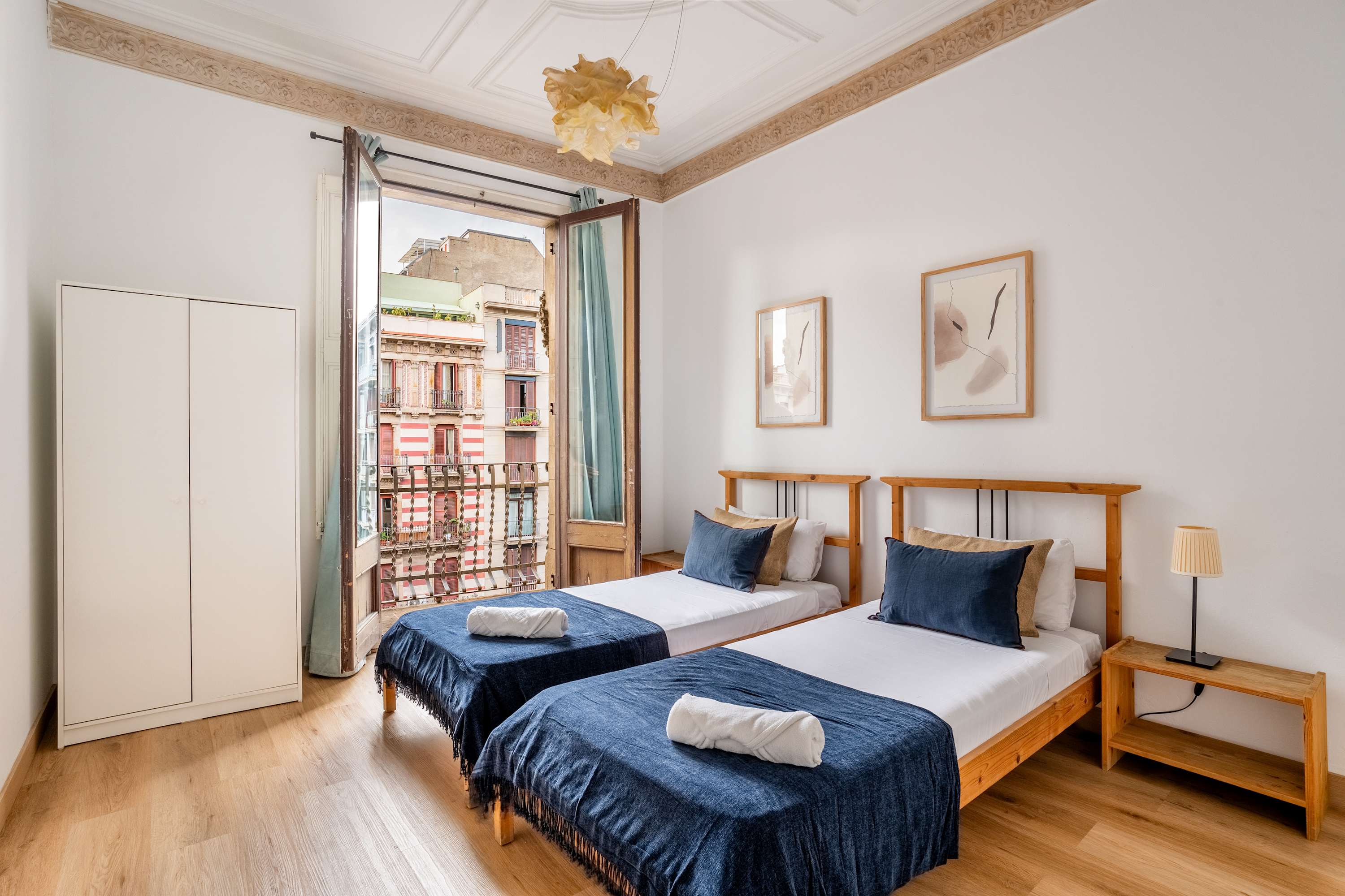 Paseo St Joan sunny and huge 4BD — Barcelona, Catalunya — vacation rental