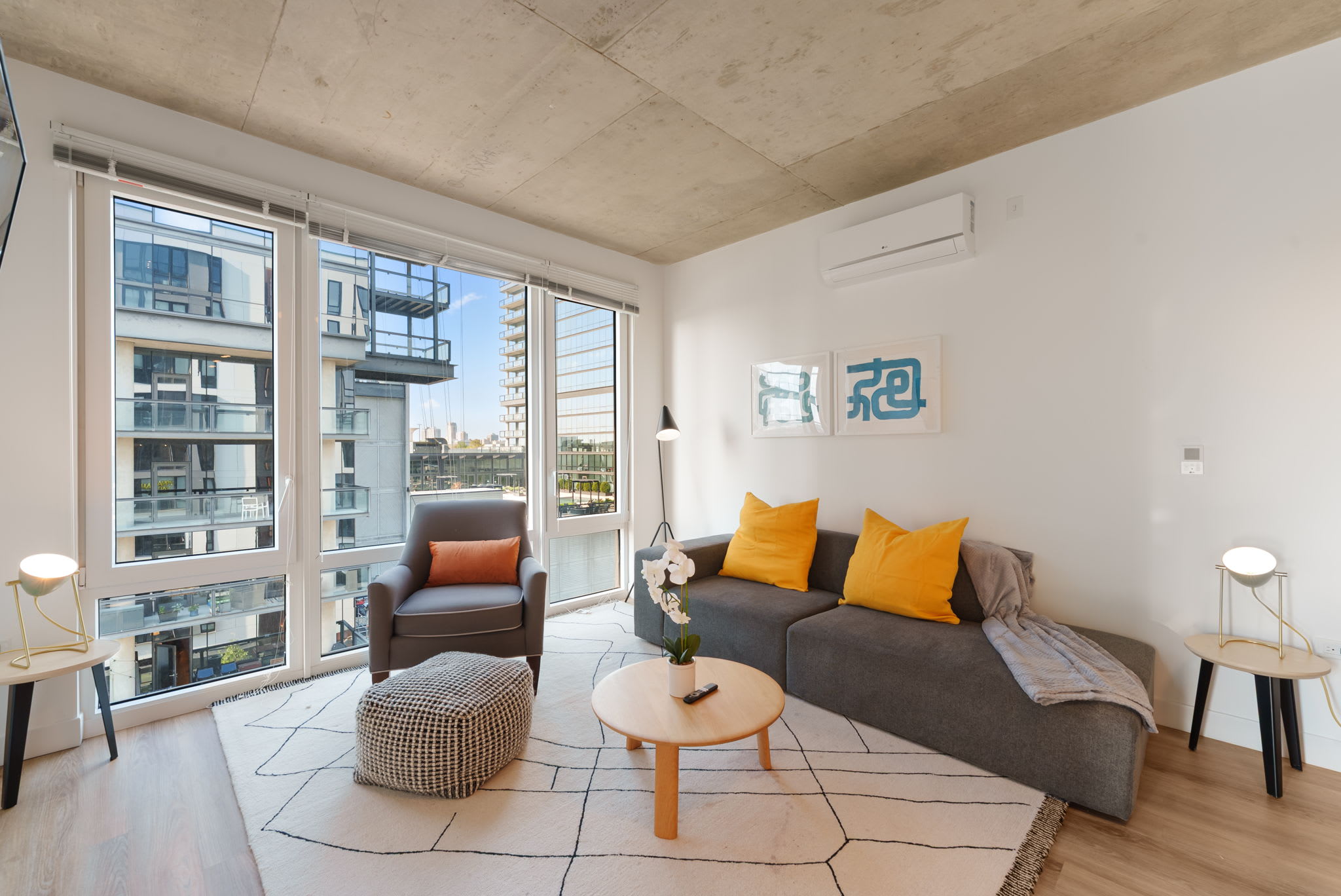 Sophisticated 4BR Suite - Walk to Shops, Dining & Transit — Chicago, IL — vacation rental