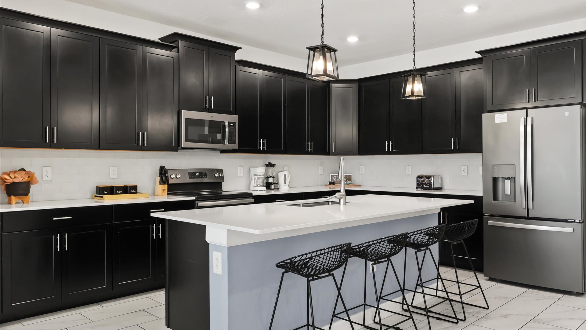 Contemporary Family Kitchen with Island