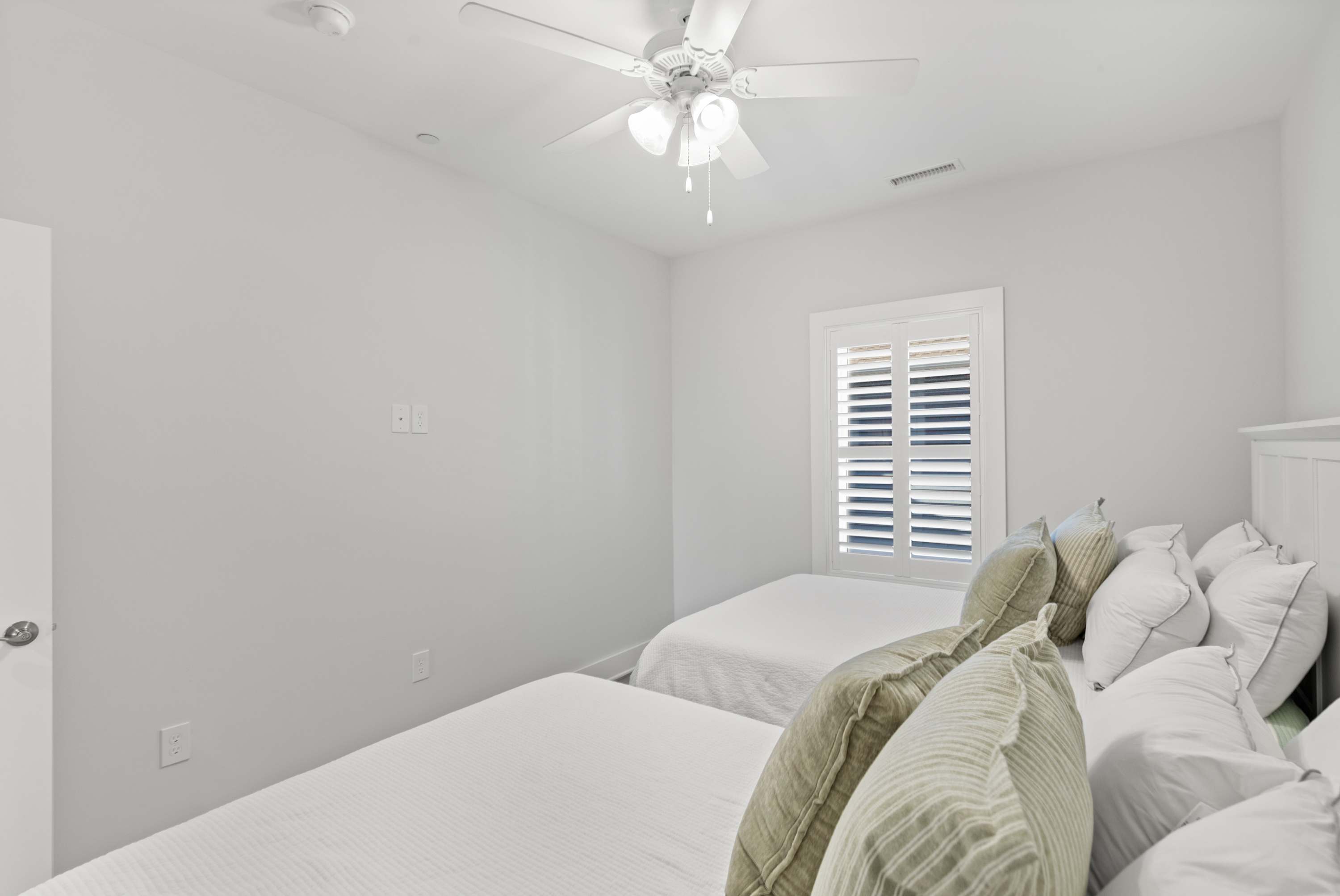8240 Wilmington Ln | Family Townhome | Steps to the Beach