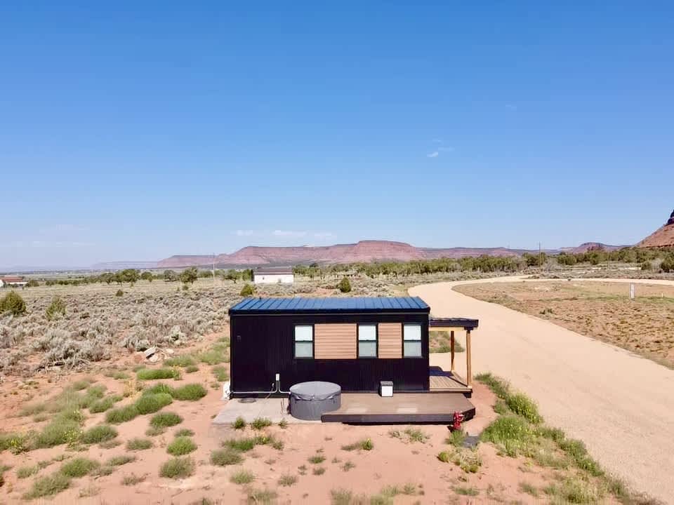 Journey Pines — Tiny Home, Panoramic Views, Hot Tub