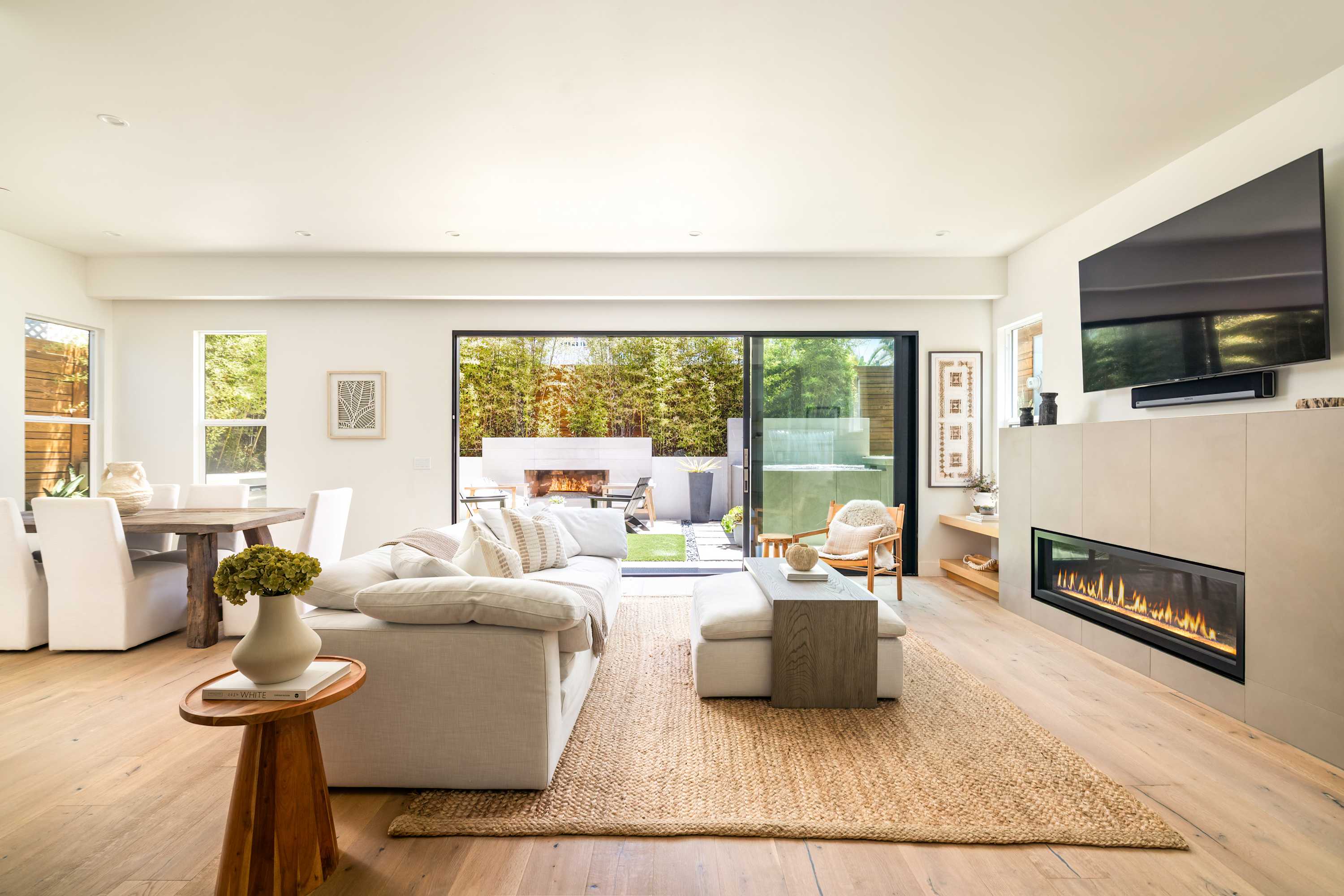 Contemporary Indoor-Outdoor Living — Walk to Beach