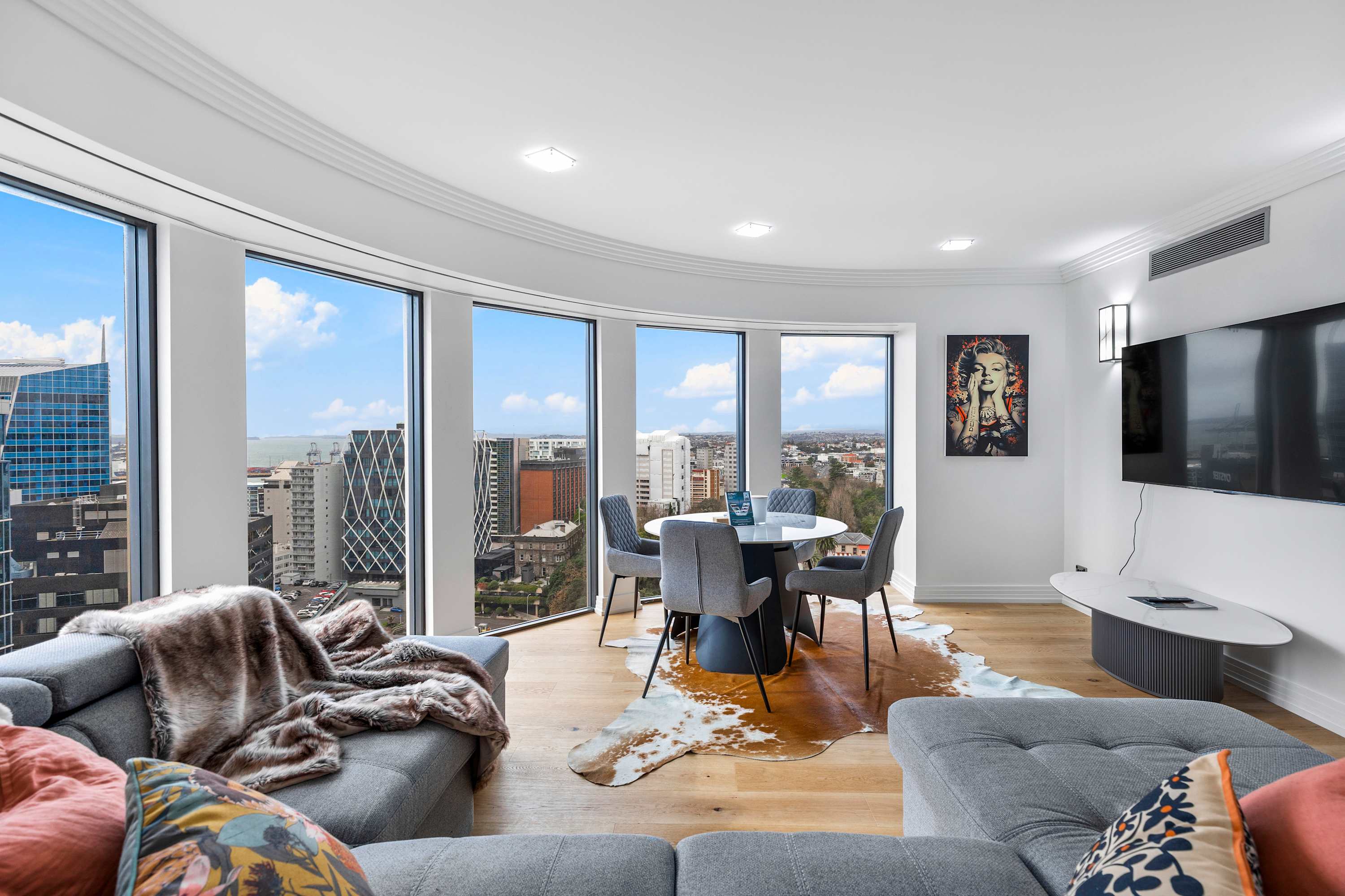 Skyline Views CBD 2BR w Pool Gym Zodiak Stays