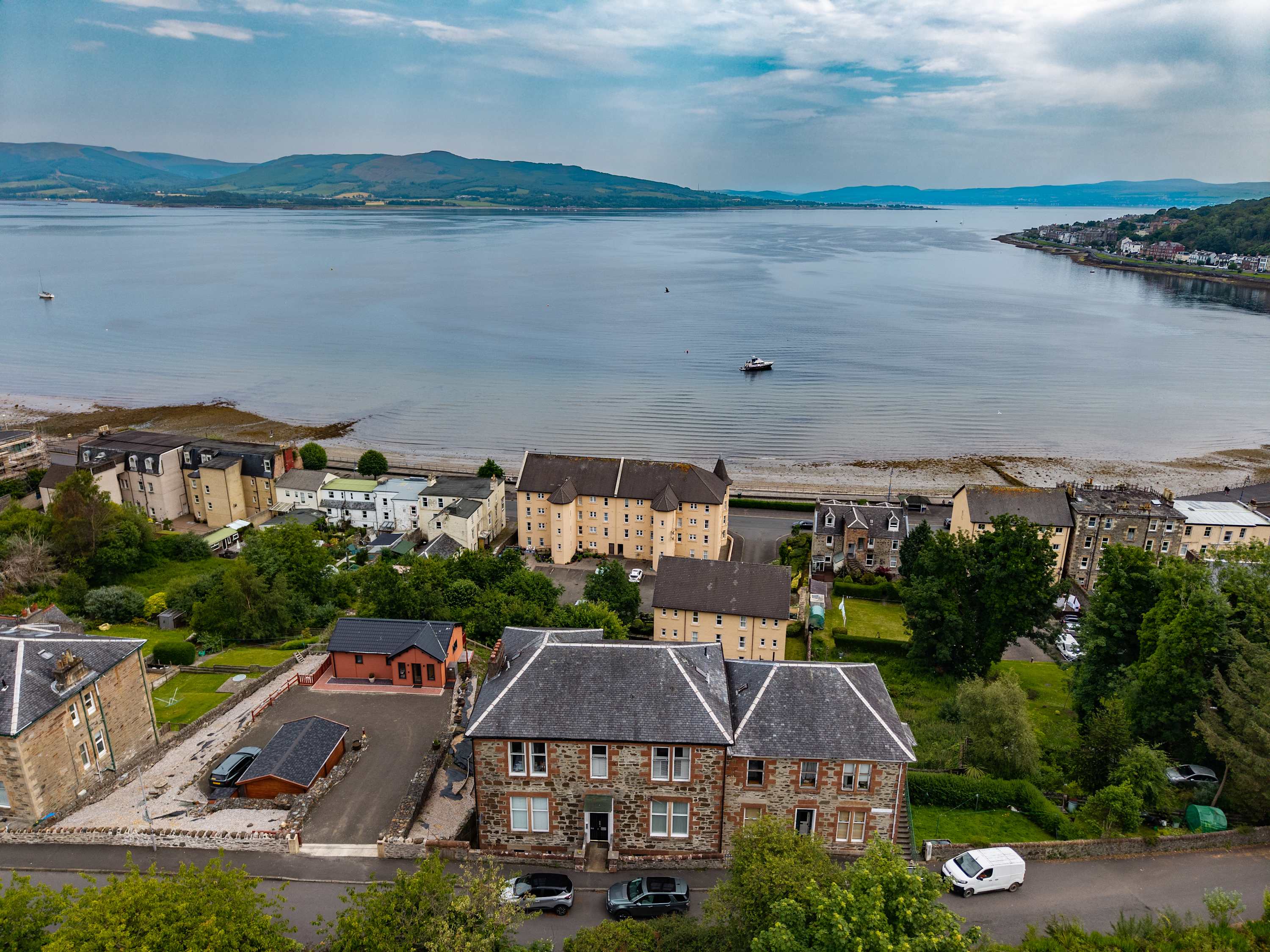 View Panoramic Sea View Apartment in Rothesay Bay in First Floor Right, Academy Apartments, Academy Road PA20 0BG Panoramic Sea View Apartment in Rothesay Bay in First Floor Right, Academy Apartments, Academy Road PA20 0BG - Property image 10 - VivreStays