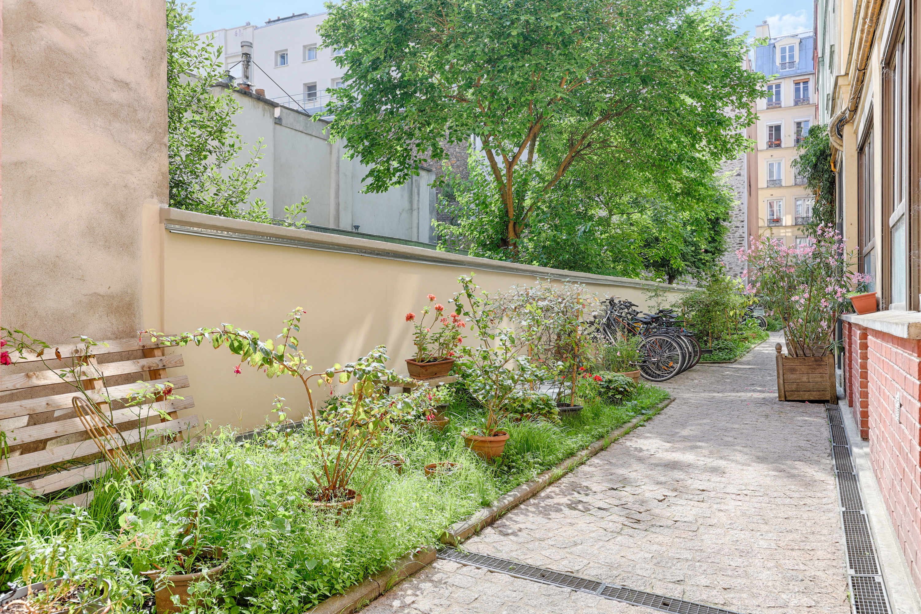 République Canal St Martin Charming Apartment – photo 15