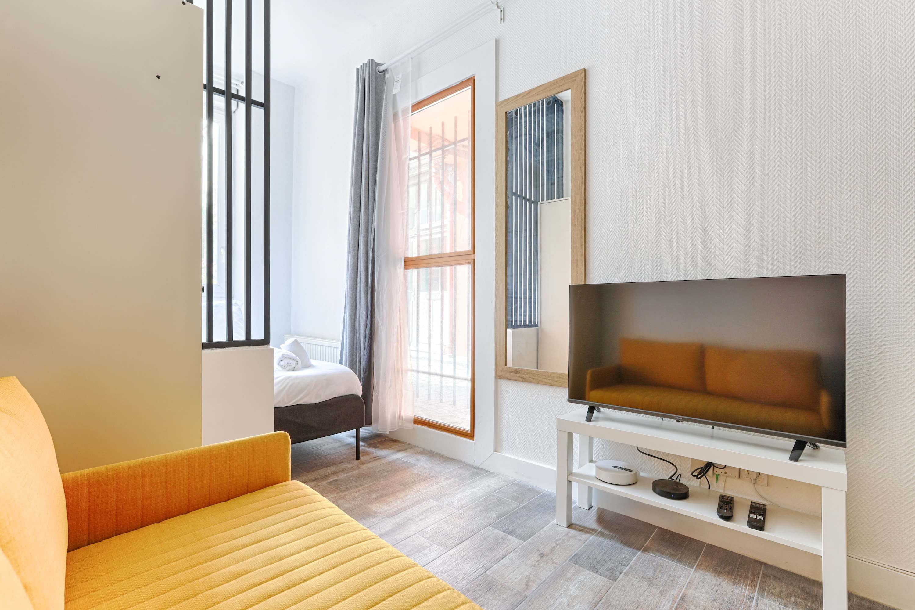 République Canal St Martin Charming Apartment – photo 16