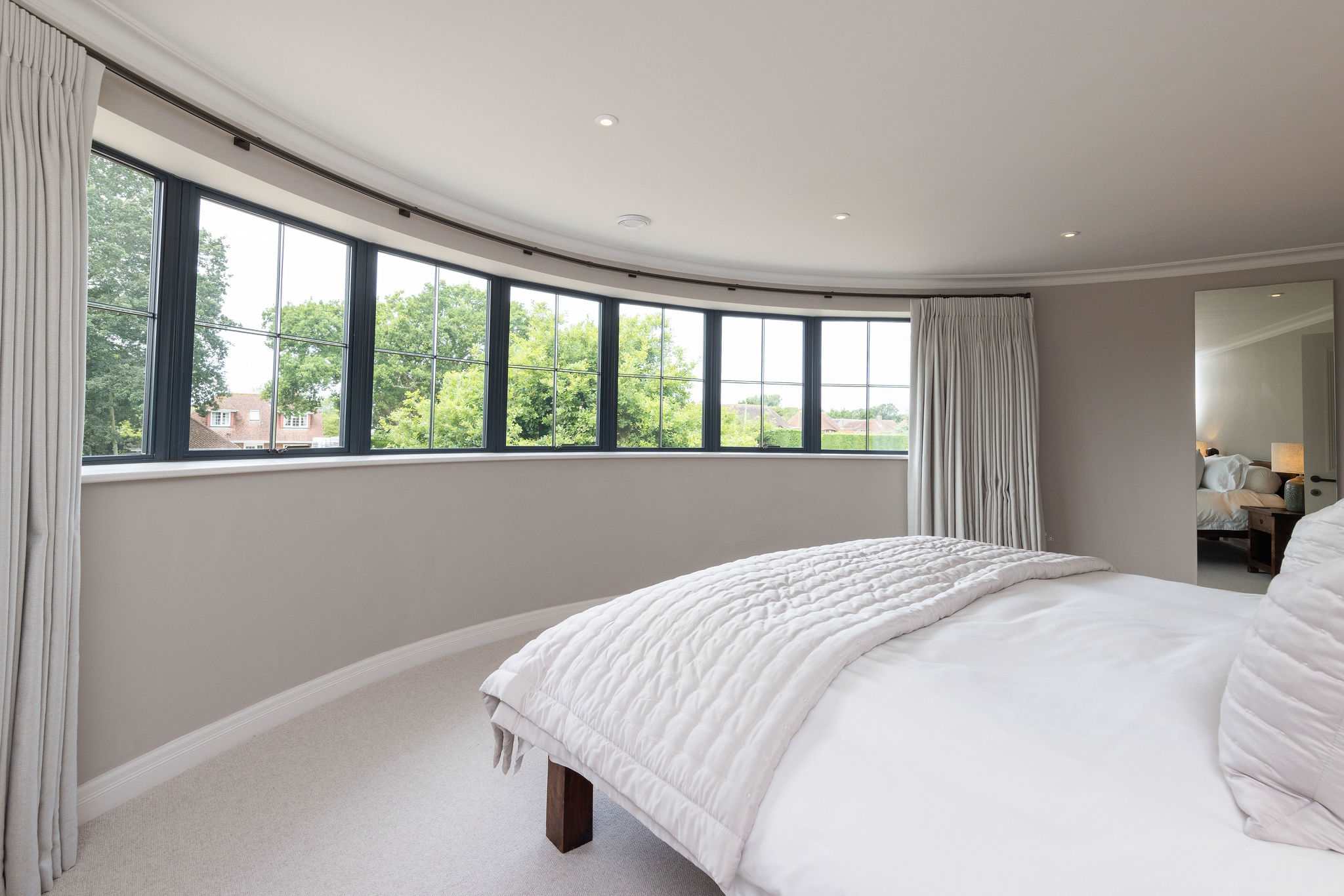Curved window wall in bedroom 2