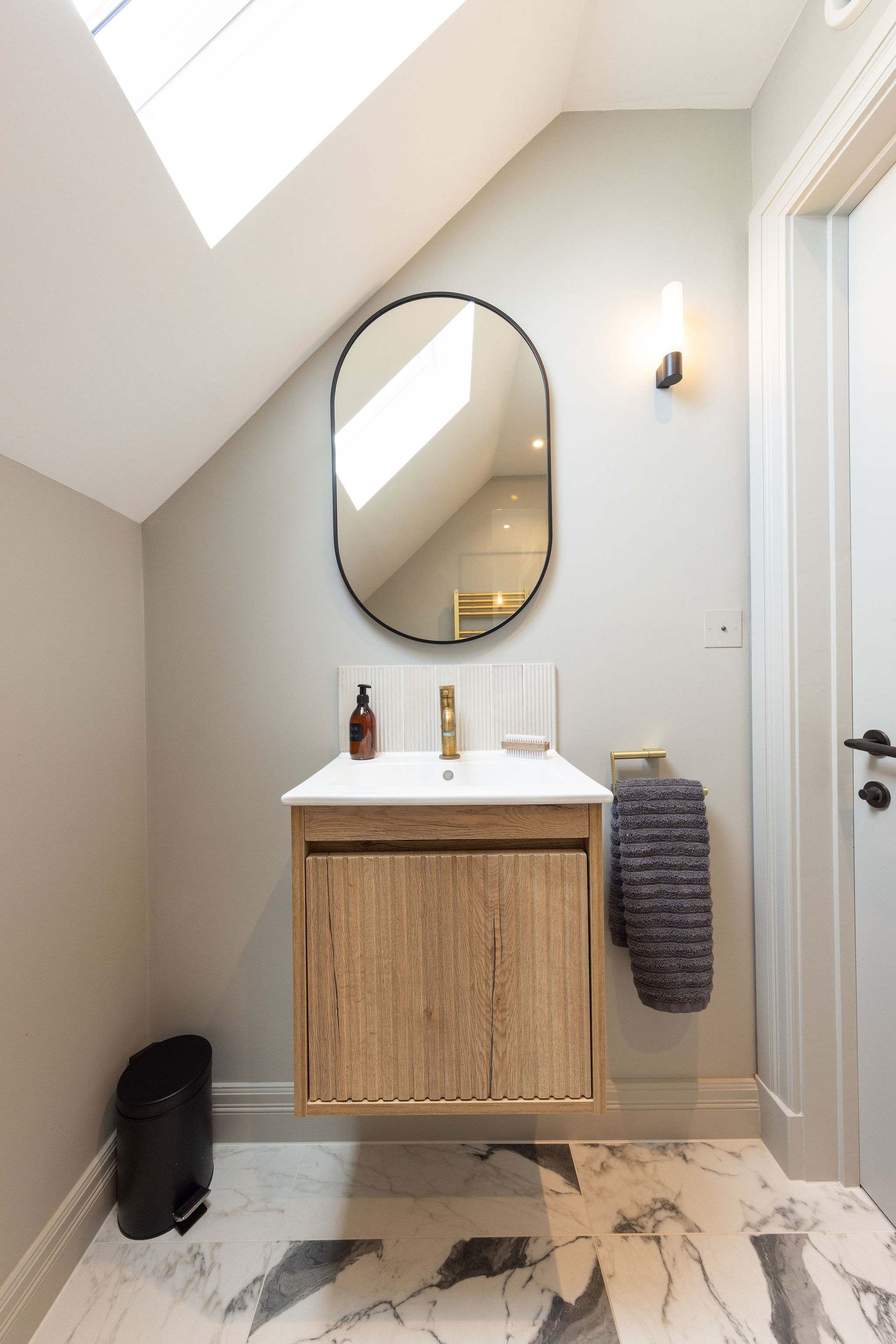 Compact bathroom for bedroom 4 with skylight