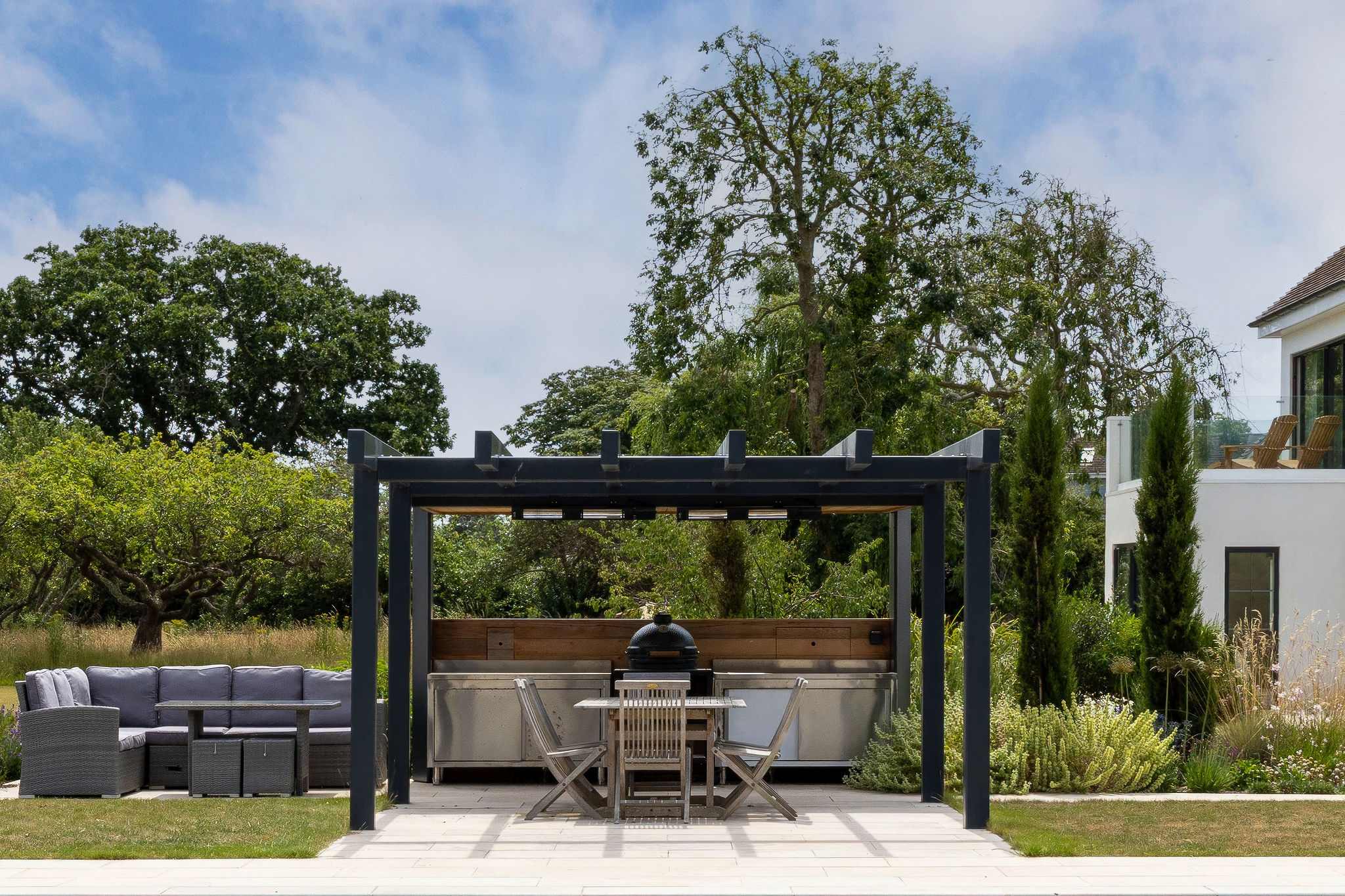 Covered outdoor kitchen with BBQ and dining area – perfect for al fresco meals