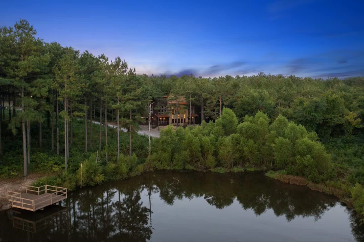 NEW! POOL! 5BR Pond-Hot Tub-Games - Sleeps 19