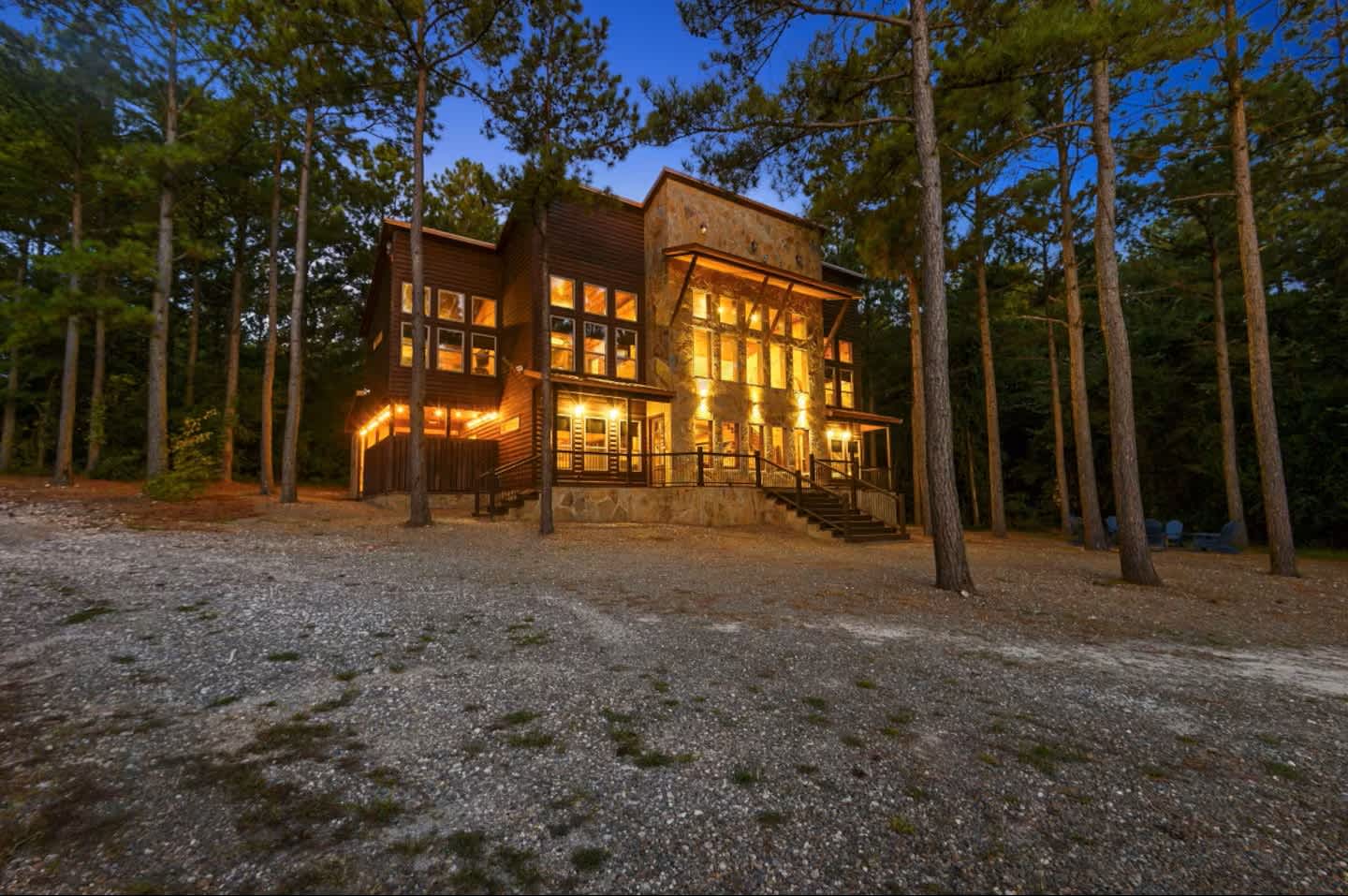 NEW! POOL! 5BR Pond-Hot Tub-Games - Sleeps 19