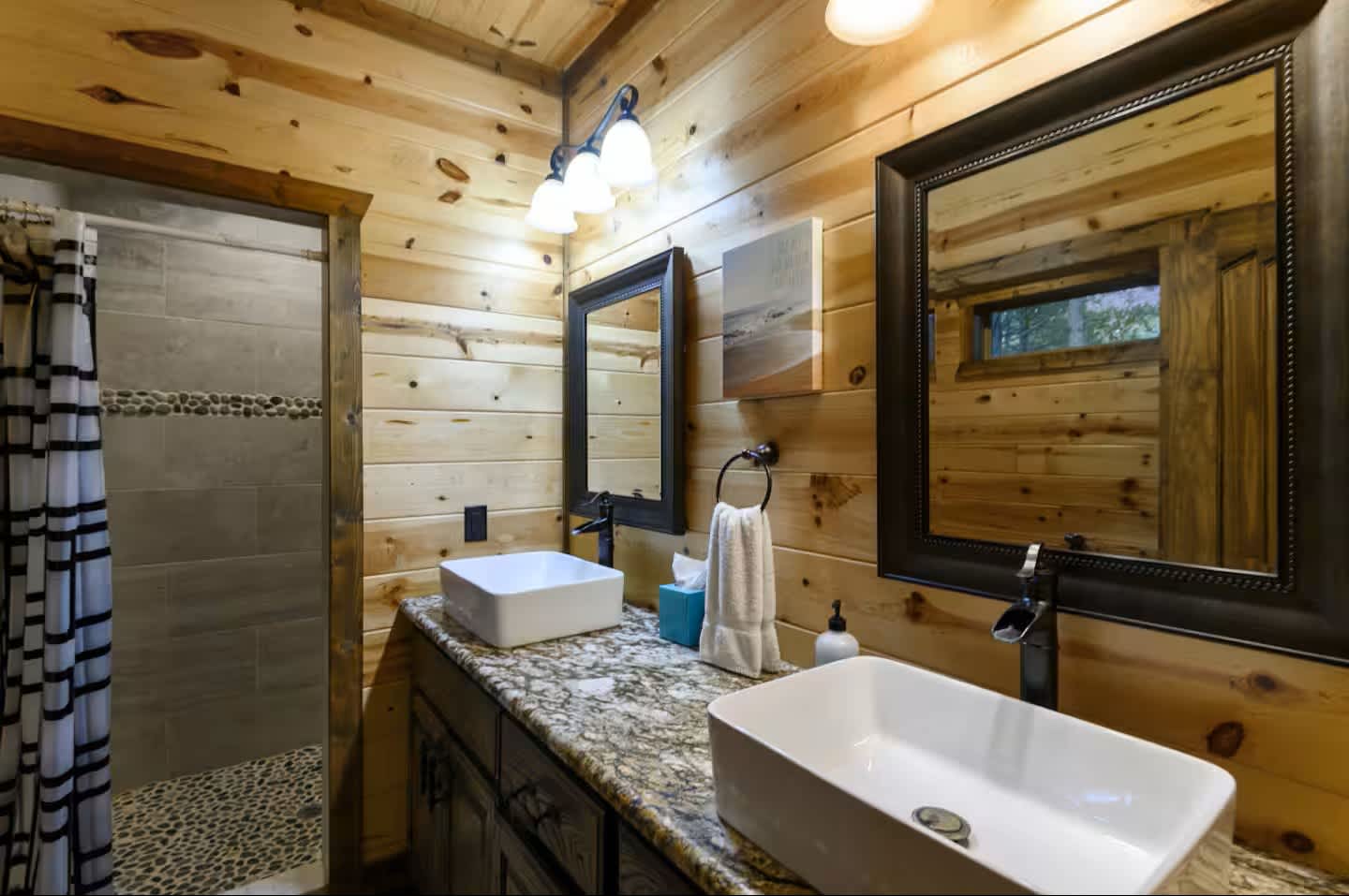 NEW! POOL! 5BR Pond-Hot Tub-Games - Sleeps 19
