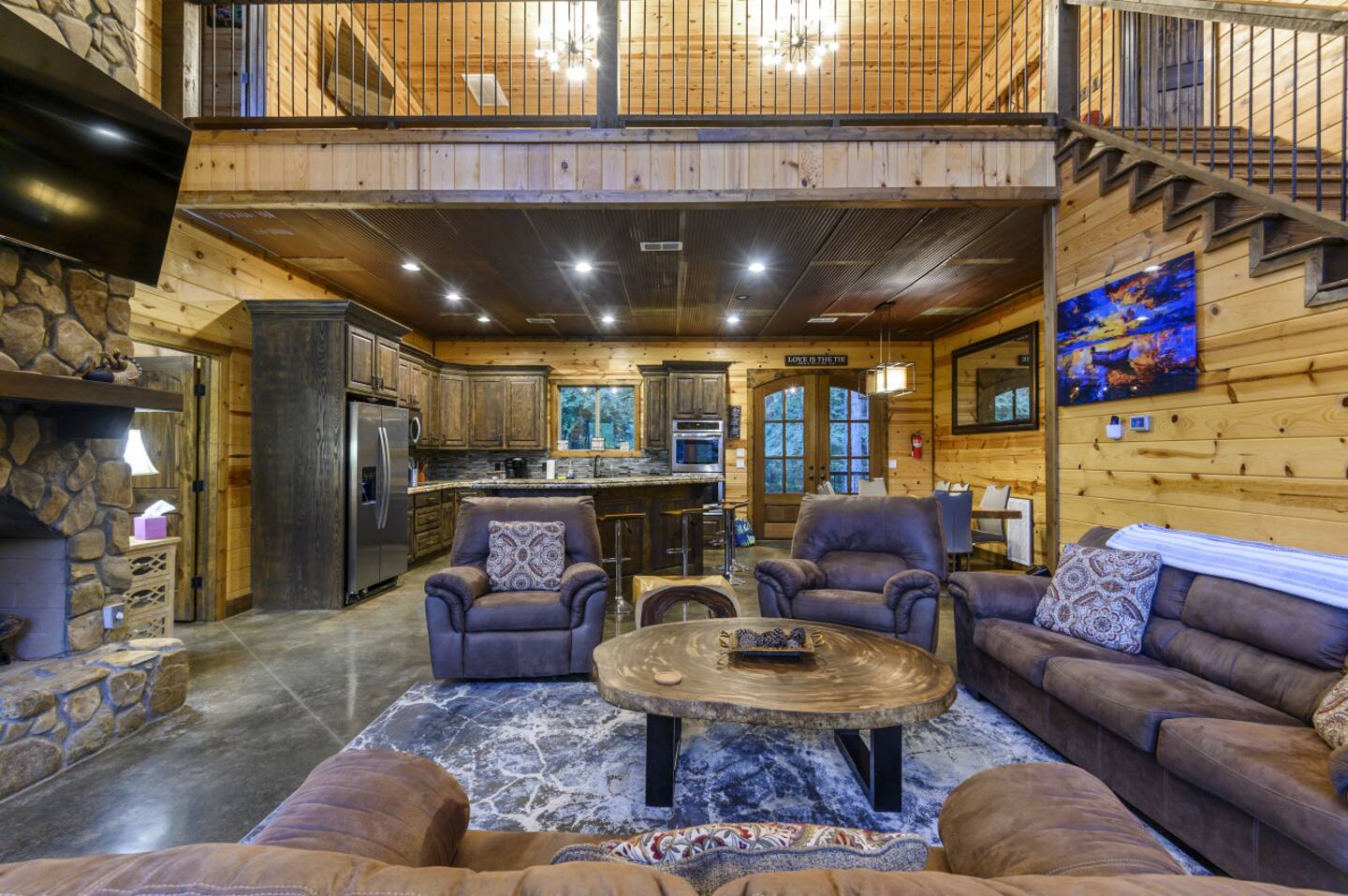 NEW! POOL! 5BR Pond-Hot Tub-Games - Sleeps 19