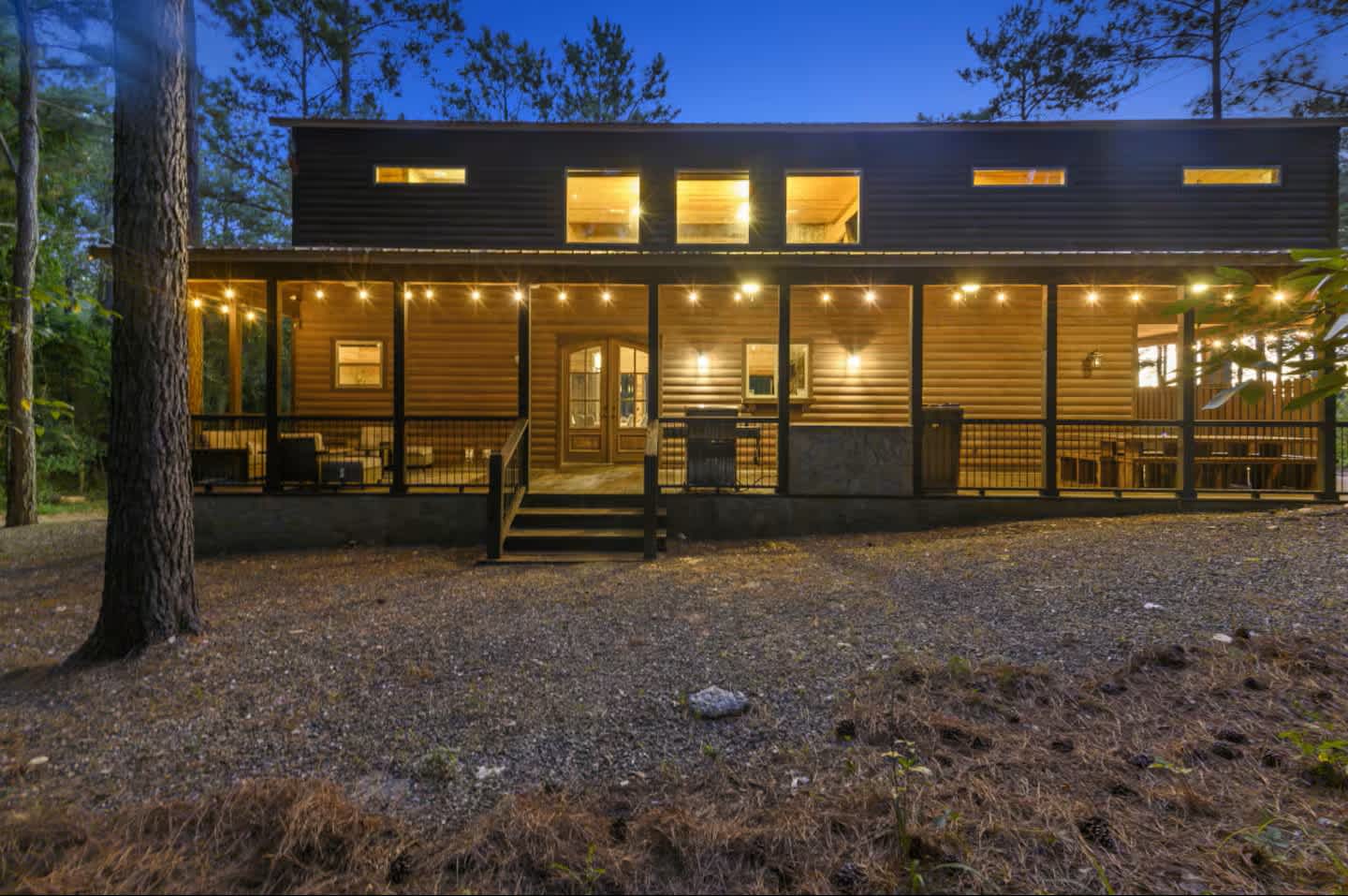 NEW! POOL! 5BR Pond-Hot Tub-Games - Sleeps 19