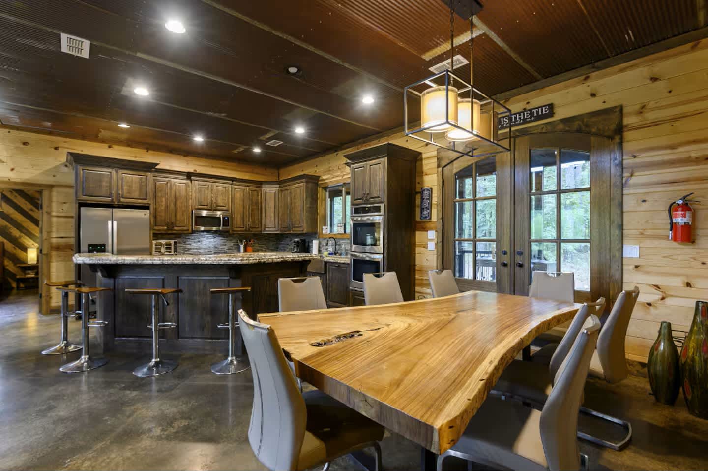 NEW! POOL! 5BR Pond-Hot Tub-Games - Sleeps 19