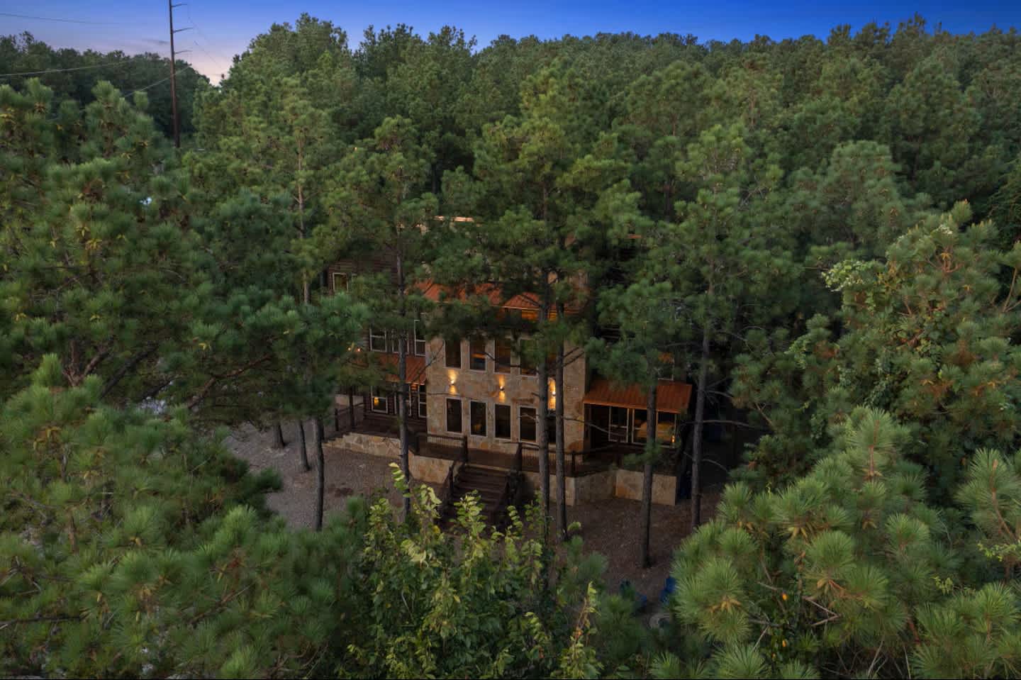 NEW! POOL! 5BR Pond-Hot Tub-Games - Sleeps 19