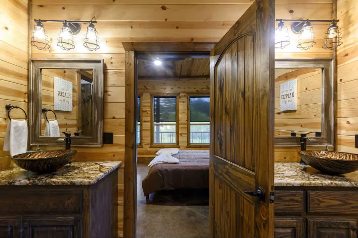 NEW! POOL! 5BR Pond-Hot Tub-Games - Sleeps 19