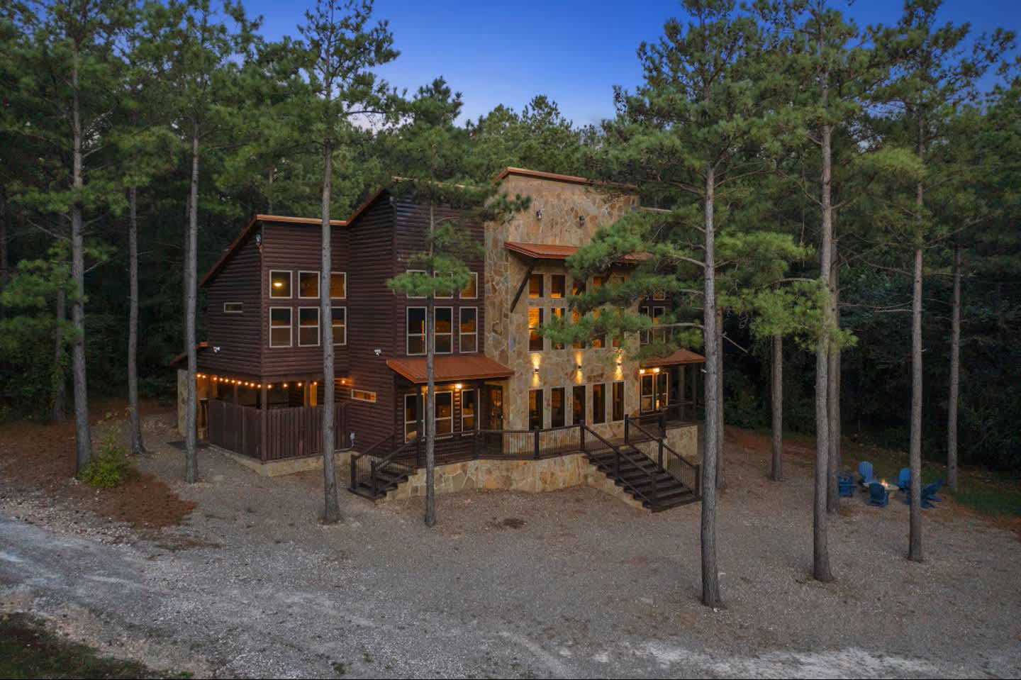 NEW! POOL! 5BR Pond-Hot Tub-Games - Sleeps 19