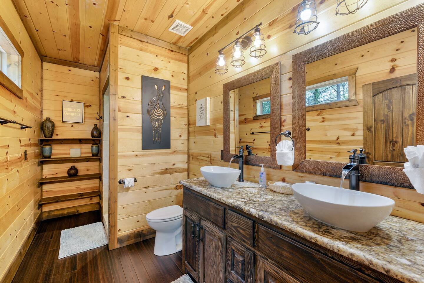 NEW! POOL! 5BR Pond-Hot Tub-Games - Sleeps 19