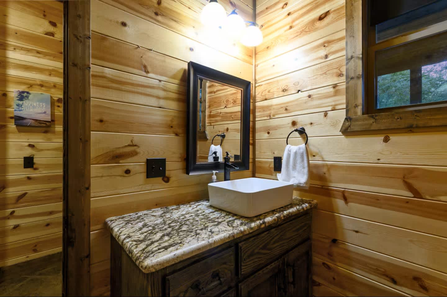 NEW! POOL! 5BR Pond-Hot Tub-Games - Sleeps 19
