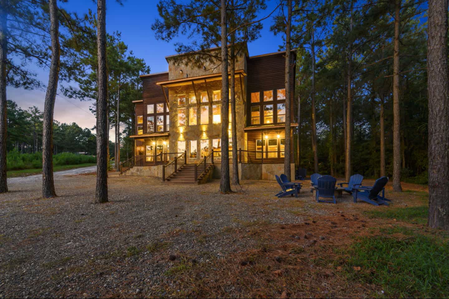 NEW! POOL! 5BR Pond-Hot Tub-Games - Sleeps 19