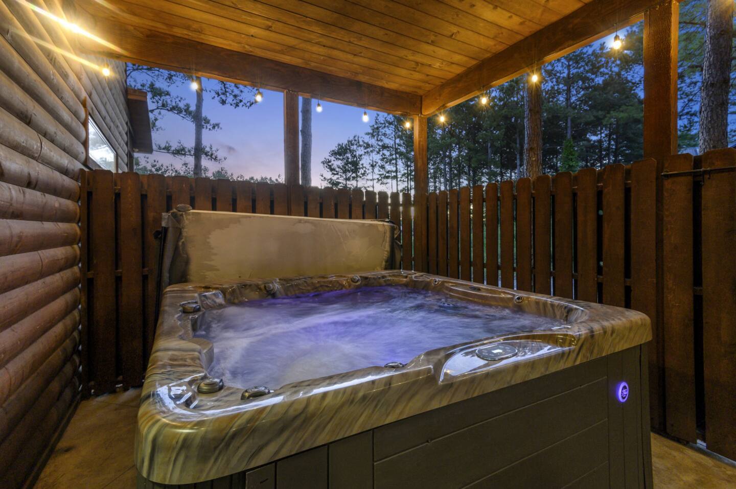 NEW! POOL! 5BR Pond-Hot Tub-Games - Sleeps 19