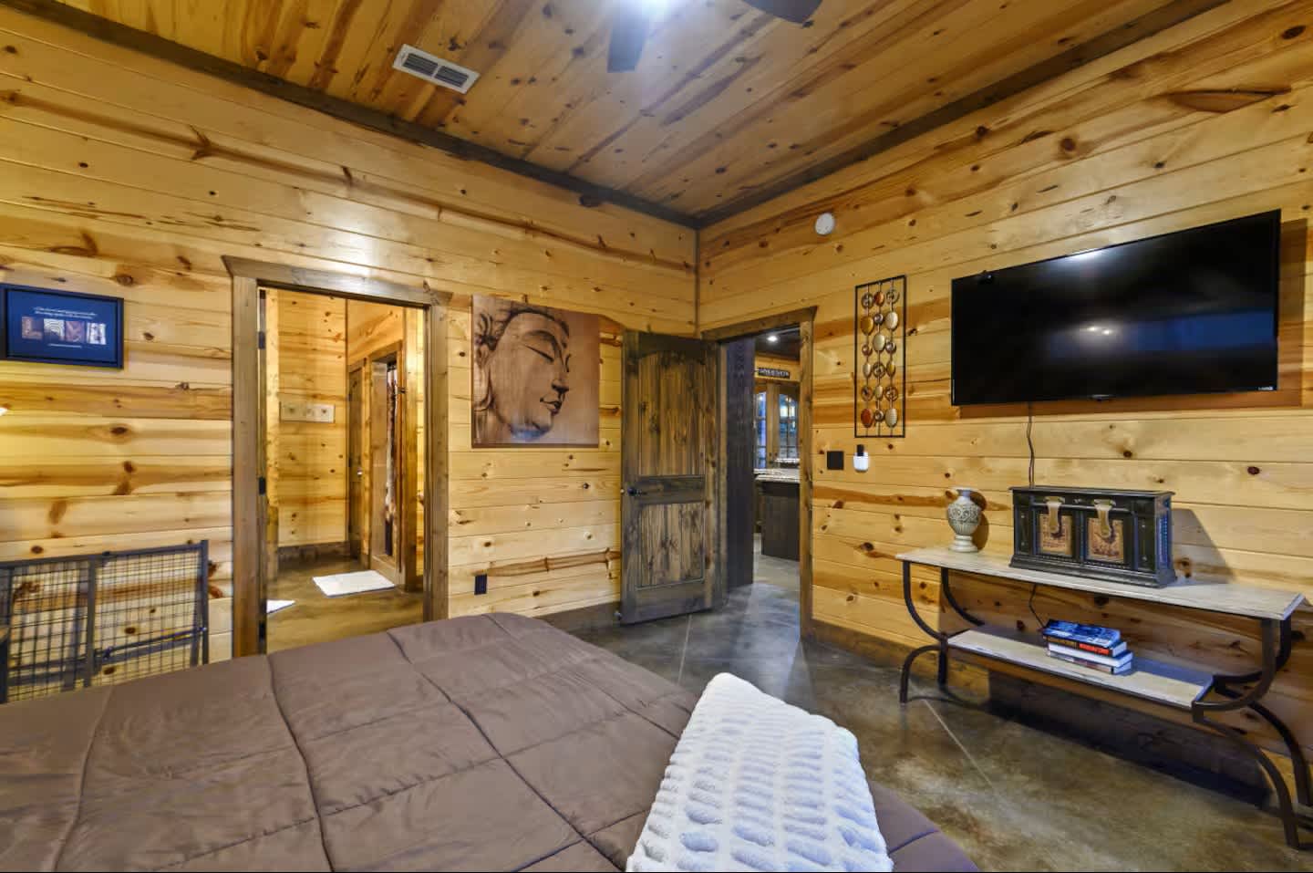 NEW! POOL! 5BR Pond-Hot Tub-Games - Sleeps 19
