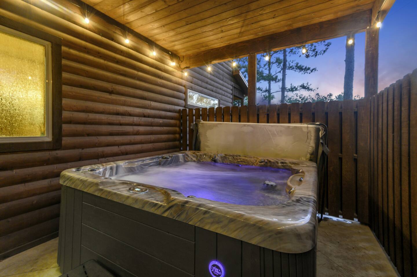 NEW! POOL! 5BR Pond-Hot Tub-Games - Sleeps 19