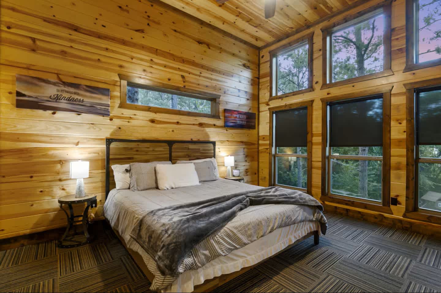 NEW! POOL! 5BR Pond-Hot Tub-Games - Sleeps 19