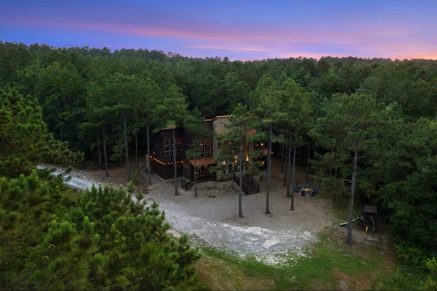 NEW! POOL! 5BR Pond-Hot Tub-Games - Sleeps 19