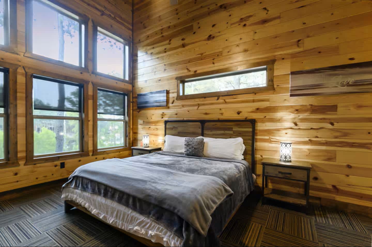 NEW! POOL! 5BR Pond-Hot Tub-Games - Sleeps 19